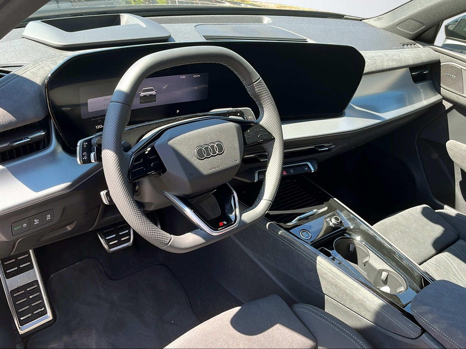 AUDI Q3 SUV TFSI quattro 195 kW S t 2000ccm 265PS/195kW 4 Zylinder TFSI Benzin-image-10