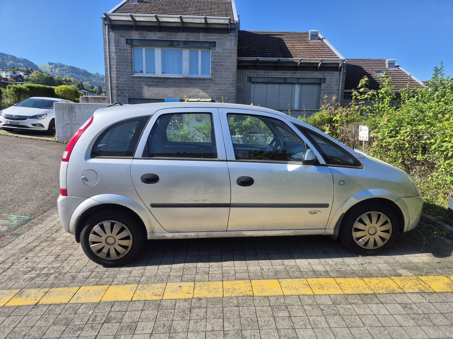 OPEL Meriva 1.6i 16V Essentia-image-0