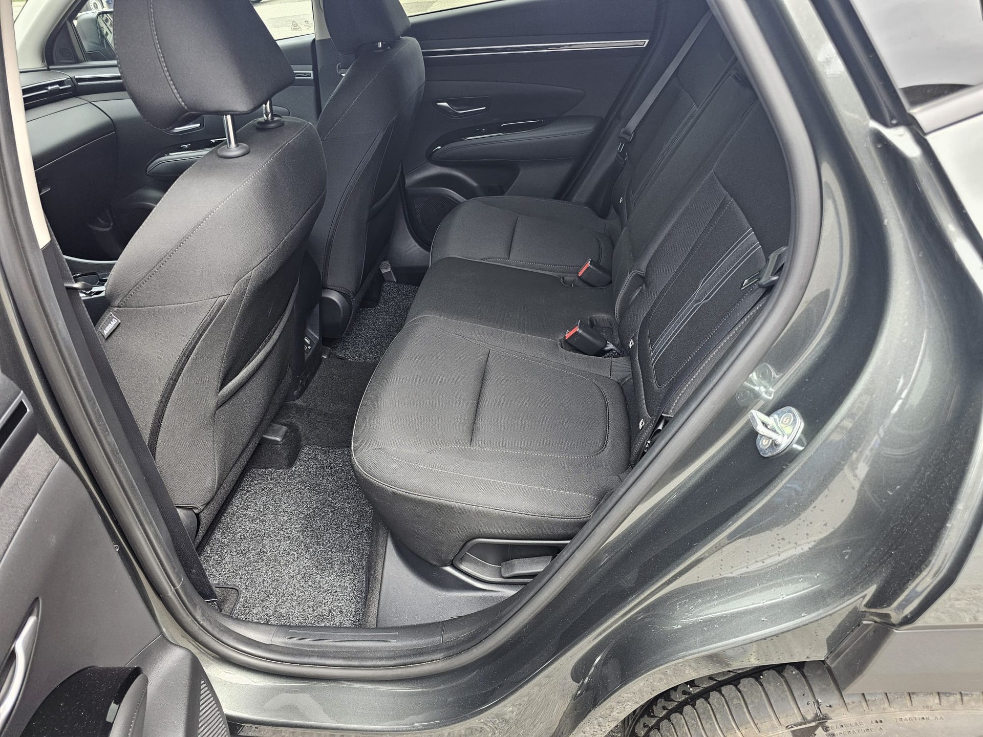 HYUNDAI Tucson 1.6 TGDI 48V Amplia DCT 4WD-image-10