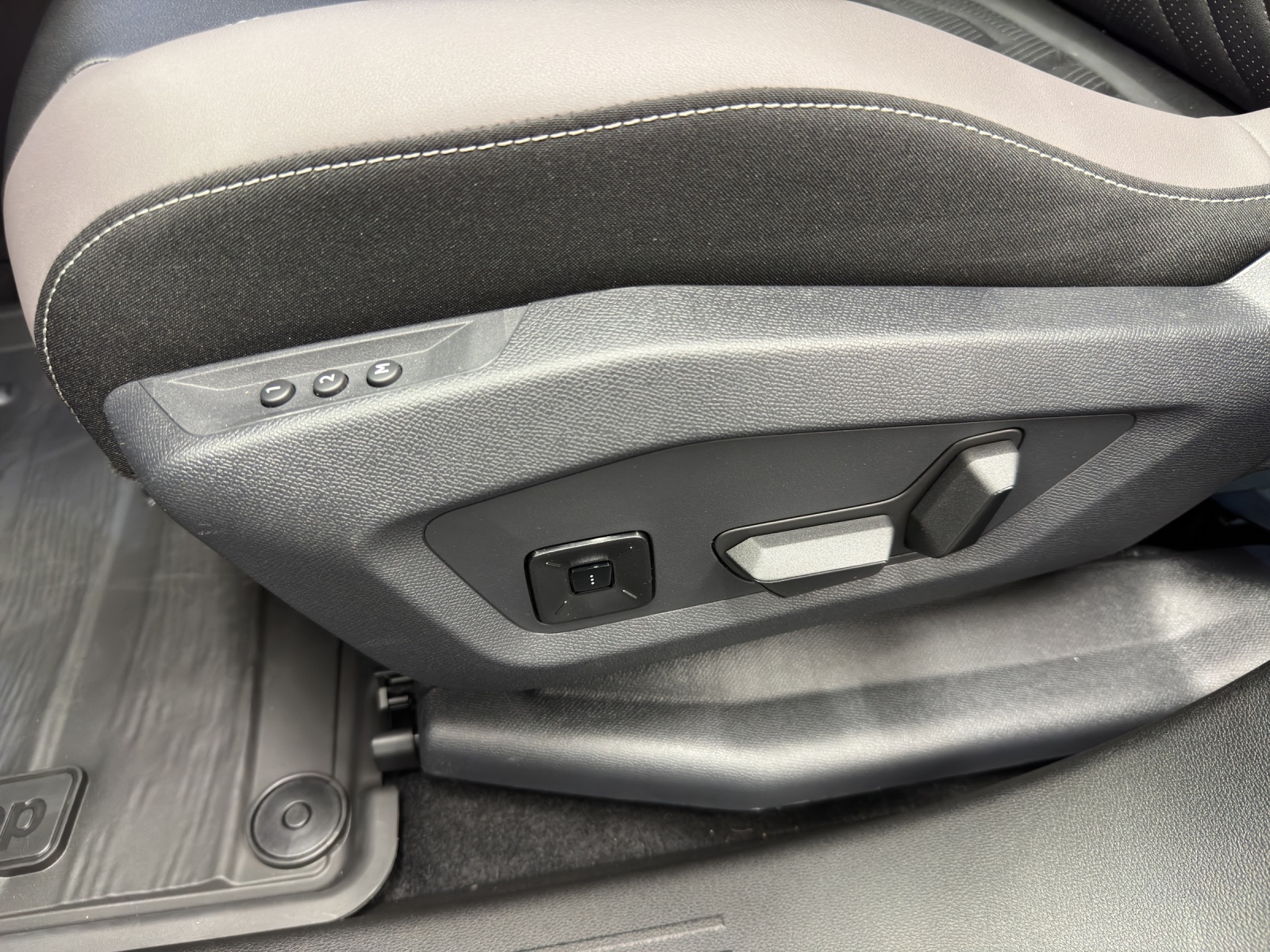 JEEP Compass 1.2 MHEV First Edition-image-13