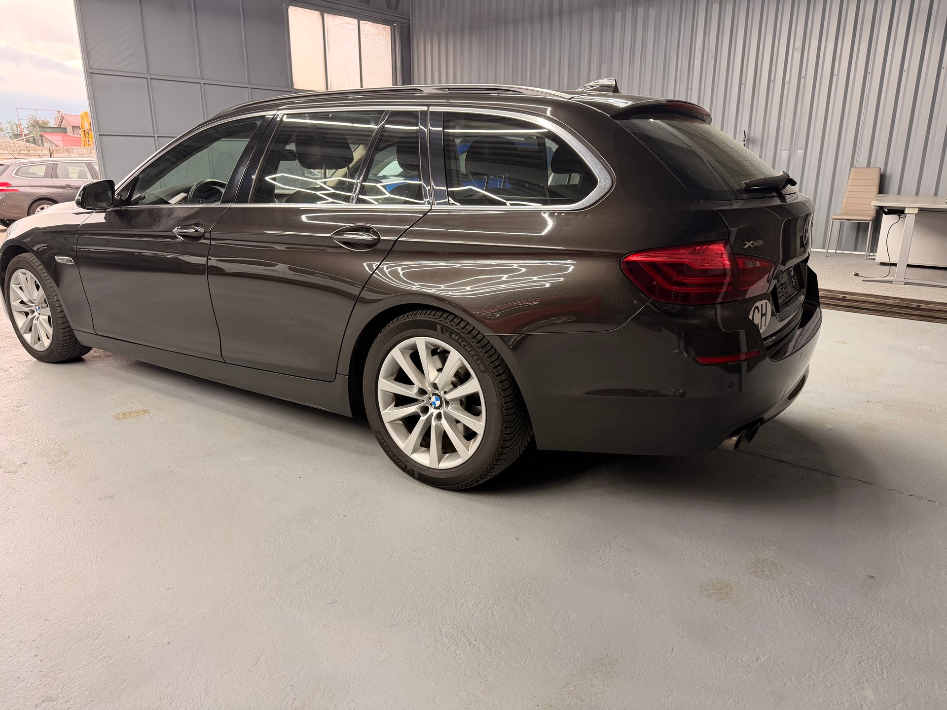 BMW 520d Touring xDrive Luxury Line Steptronic-image-2