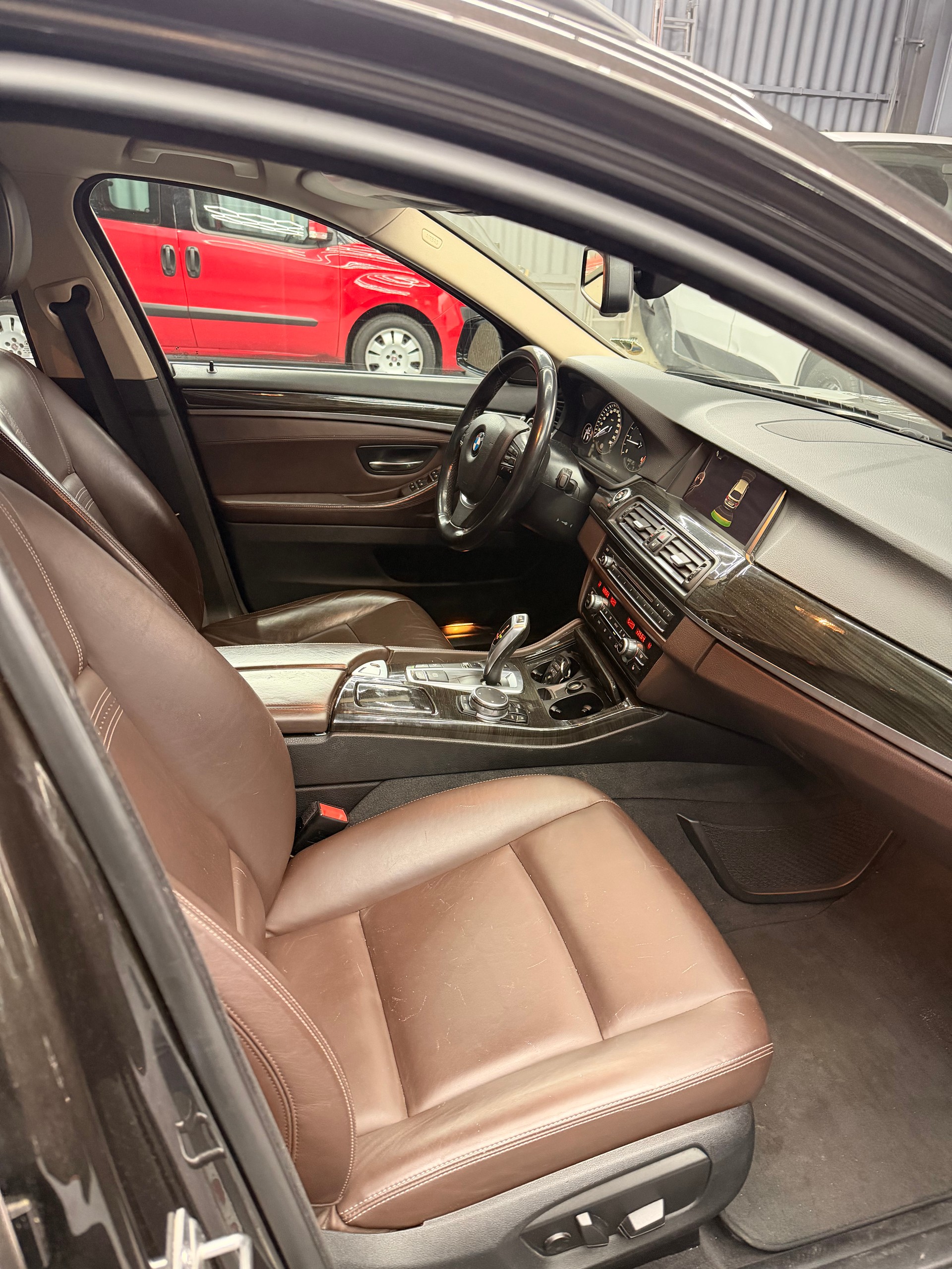 BMW 520d Touring xDrive Luxury Line Steptronic-image-6