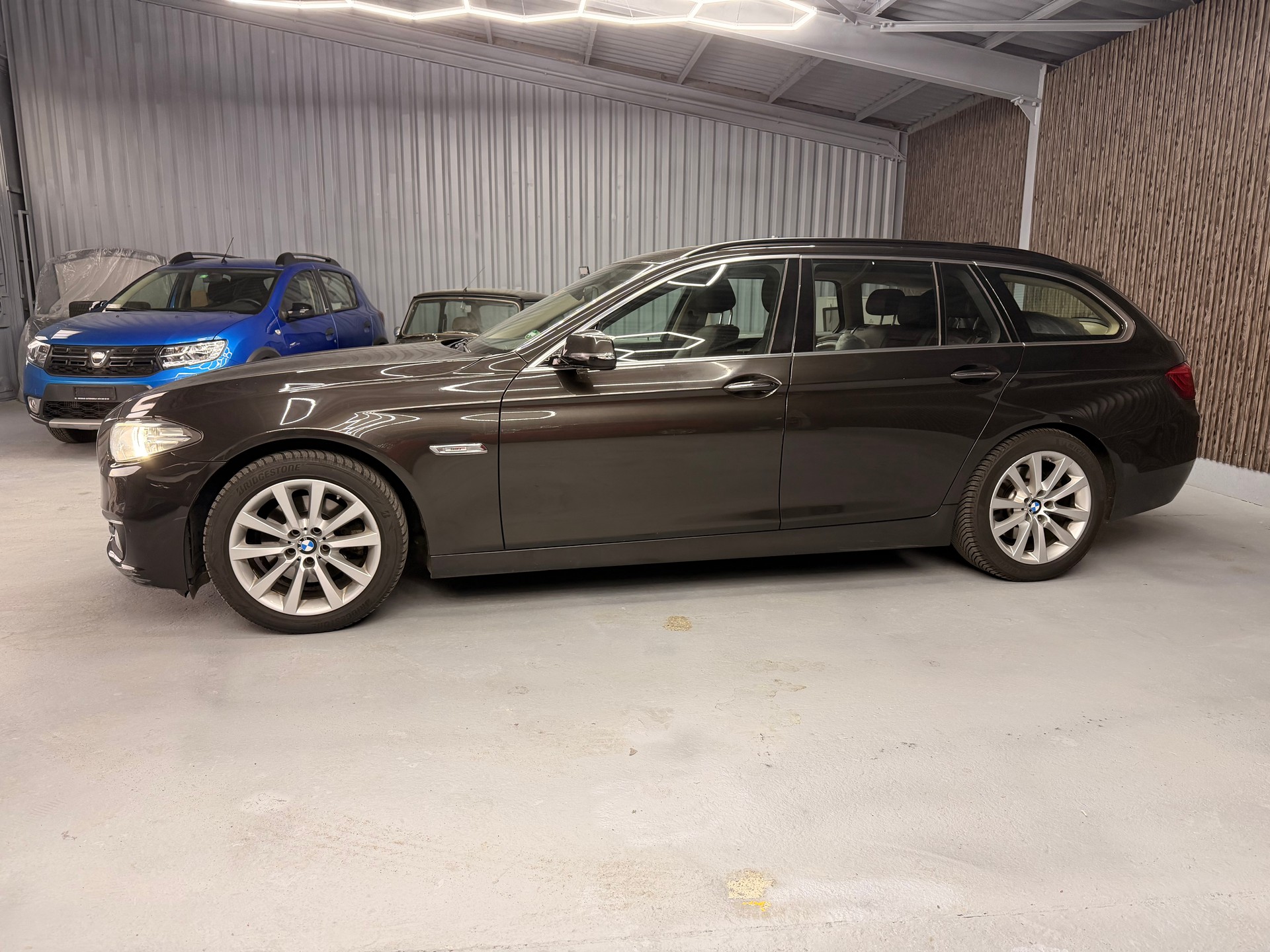 BMW 520d Touring xDrive Luxury Line Steptronic-image-1
