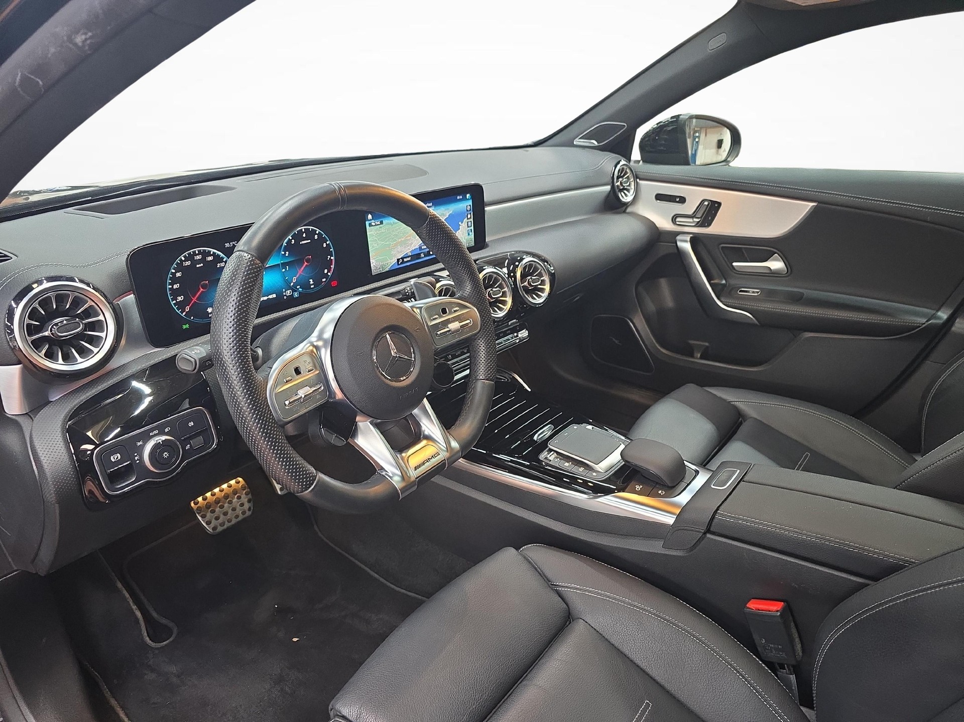 MERCEDES-BENZ A 45 S AMG 4MATIC+-image-4