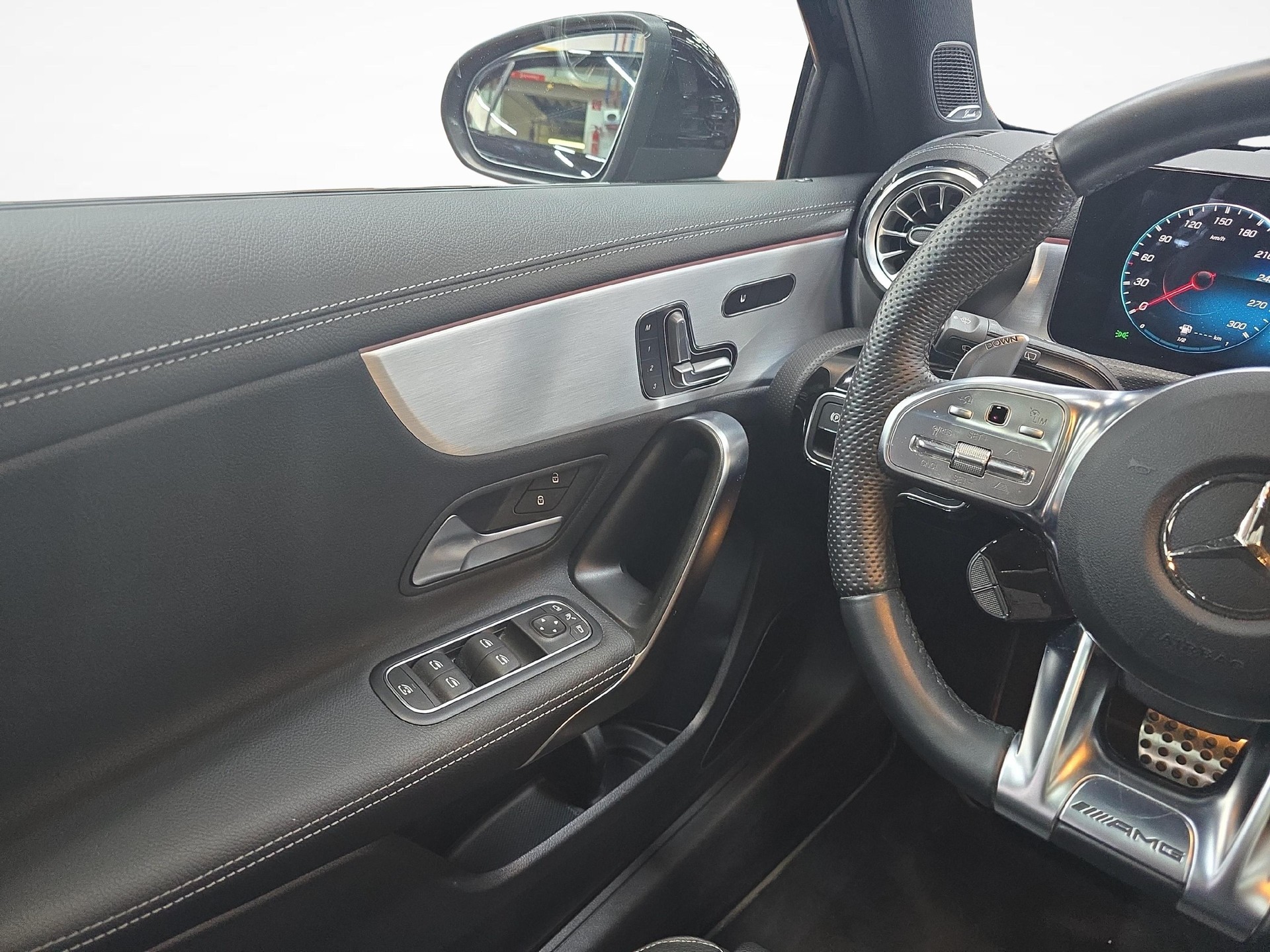 MERCEDES-BENZ A 45 S AMG 4MATIC+-image-7