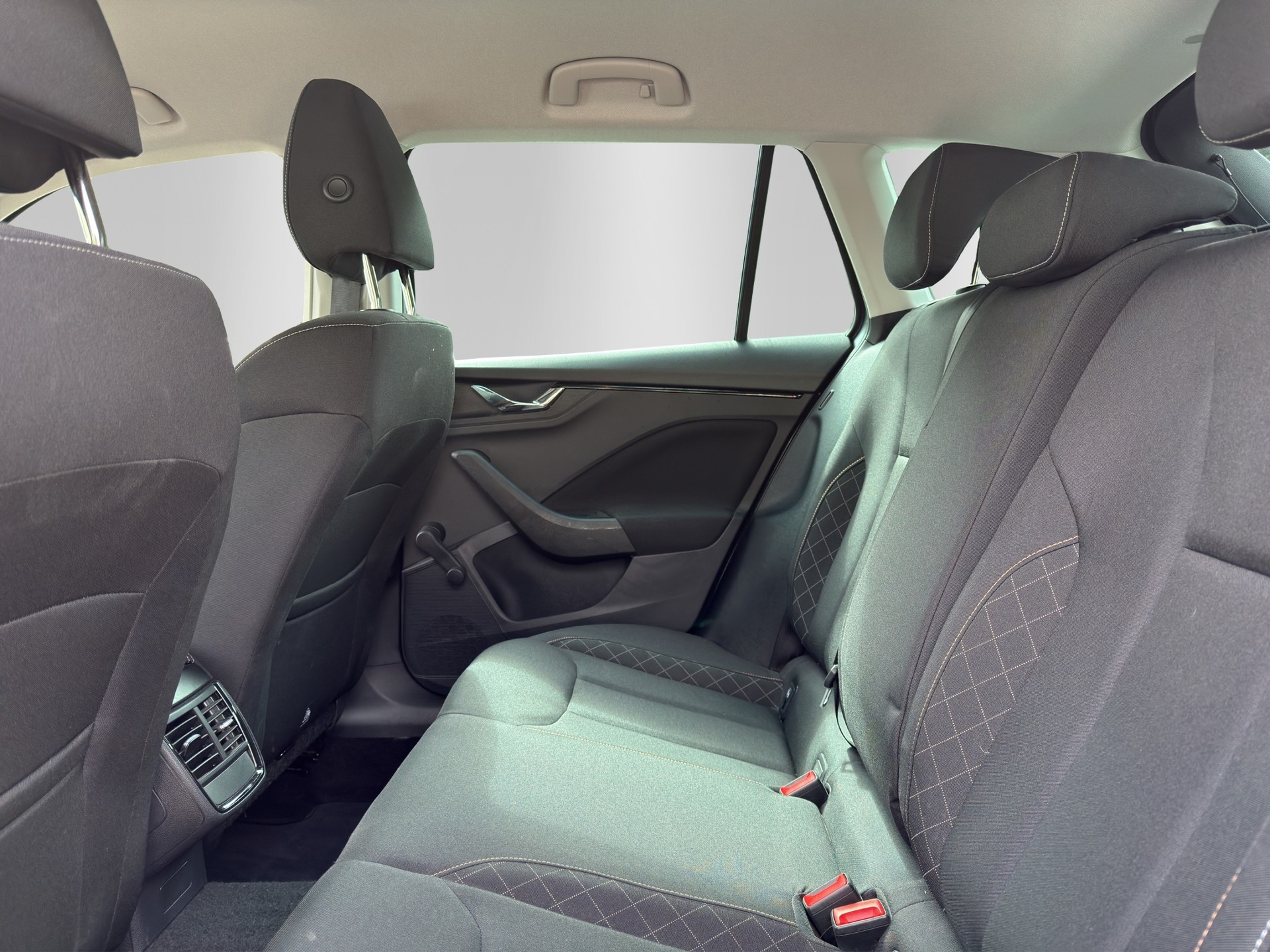 SKODA Kamiq 1.0 TSI Ambition DSG-image-12