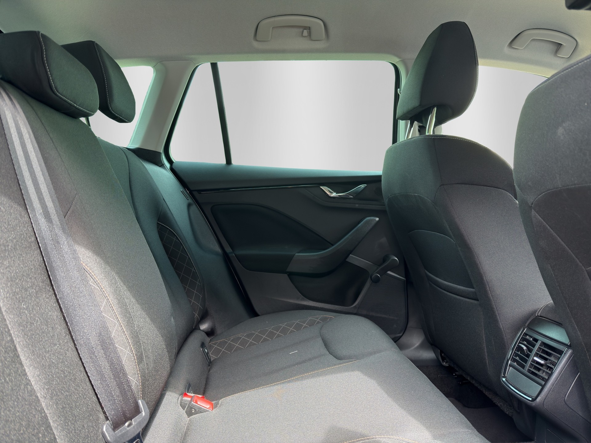 SKODA Kamiq 1.0 TSI Ambition DSG-image-13