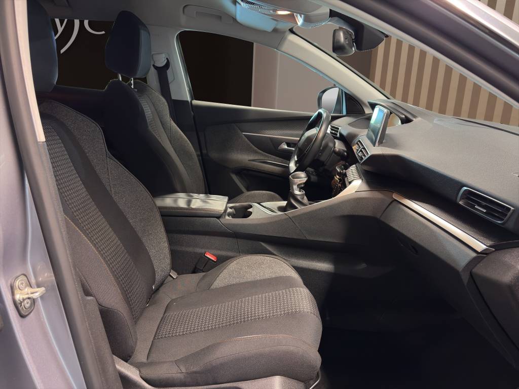 PEUGEOT 3008 1.2 PureTech Active-image-6
