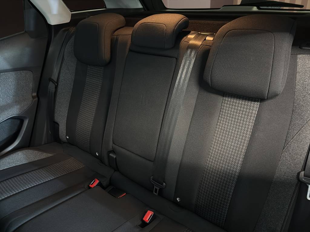 PEUGEOT 3008 1.2 PureTech Active-image-8