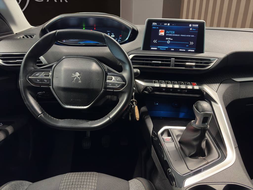 PEUGEOT 3008 1.2 PureTech Active-image-4