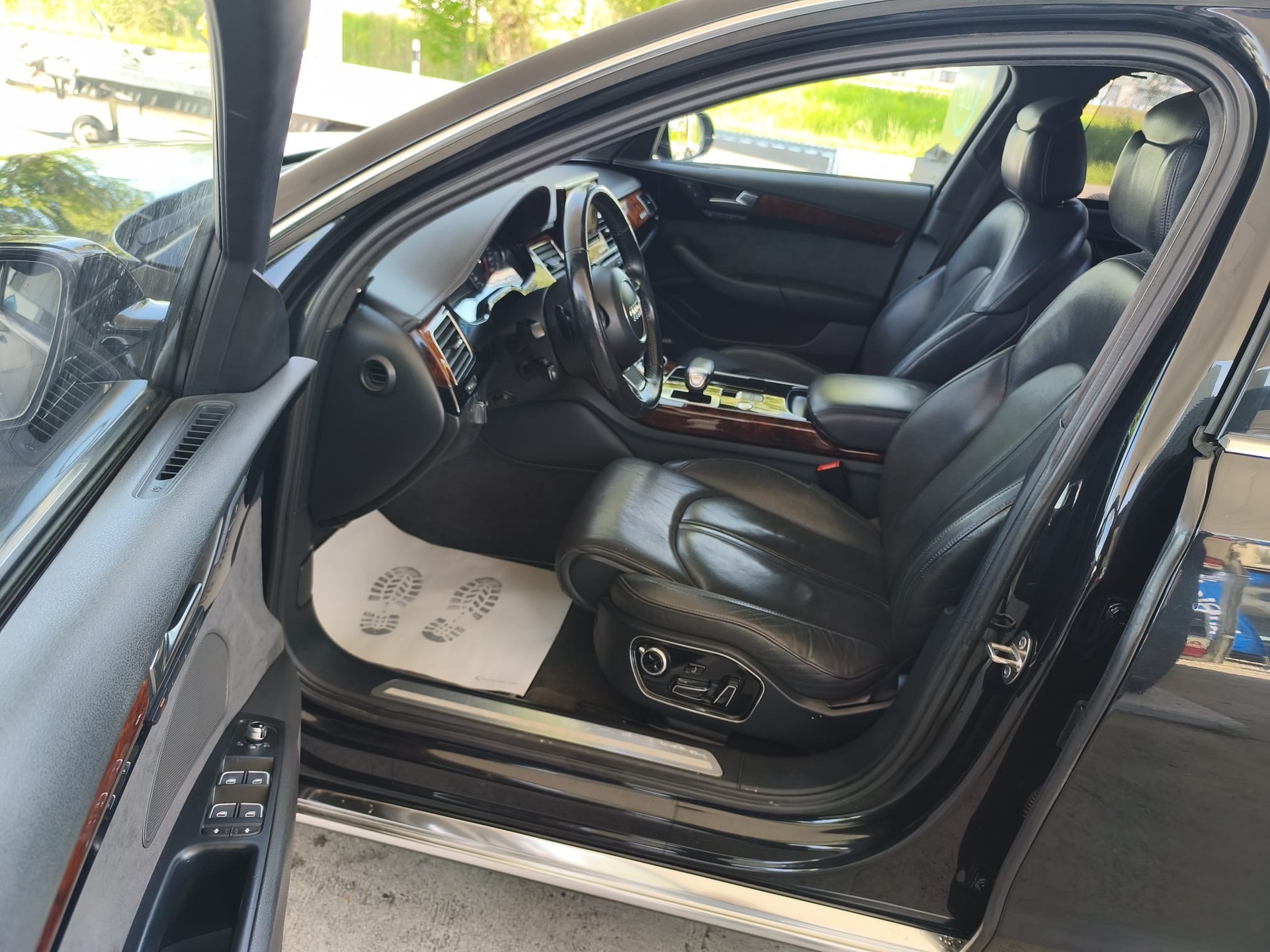 AUDI A8 4.2 FSI quattro tiptronic-image-9
