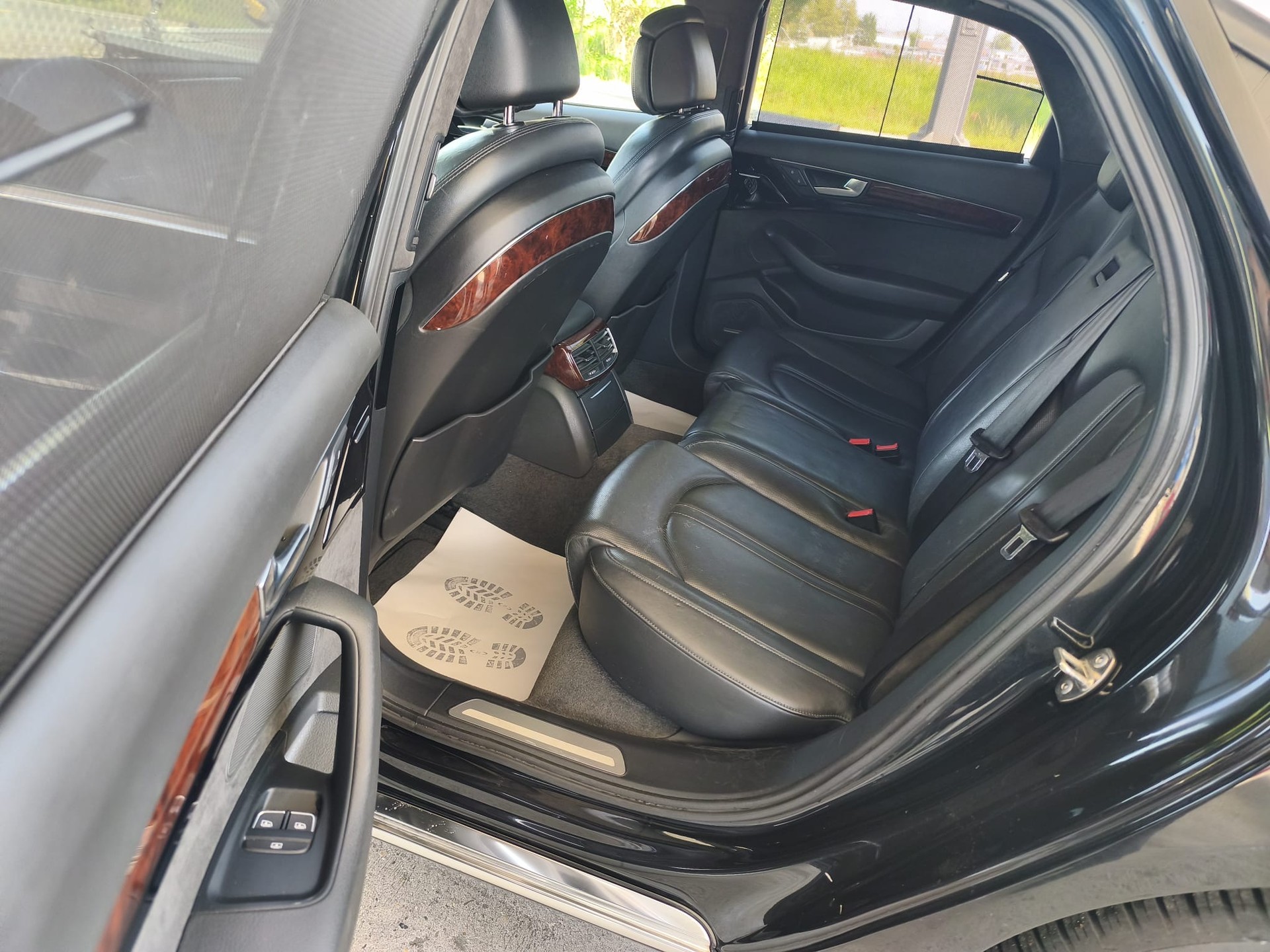 AUDI A8 4.2 FSI quattro tiptronic-image-11