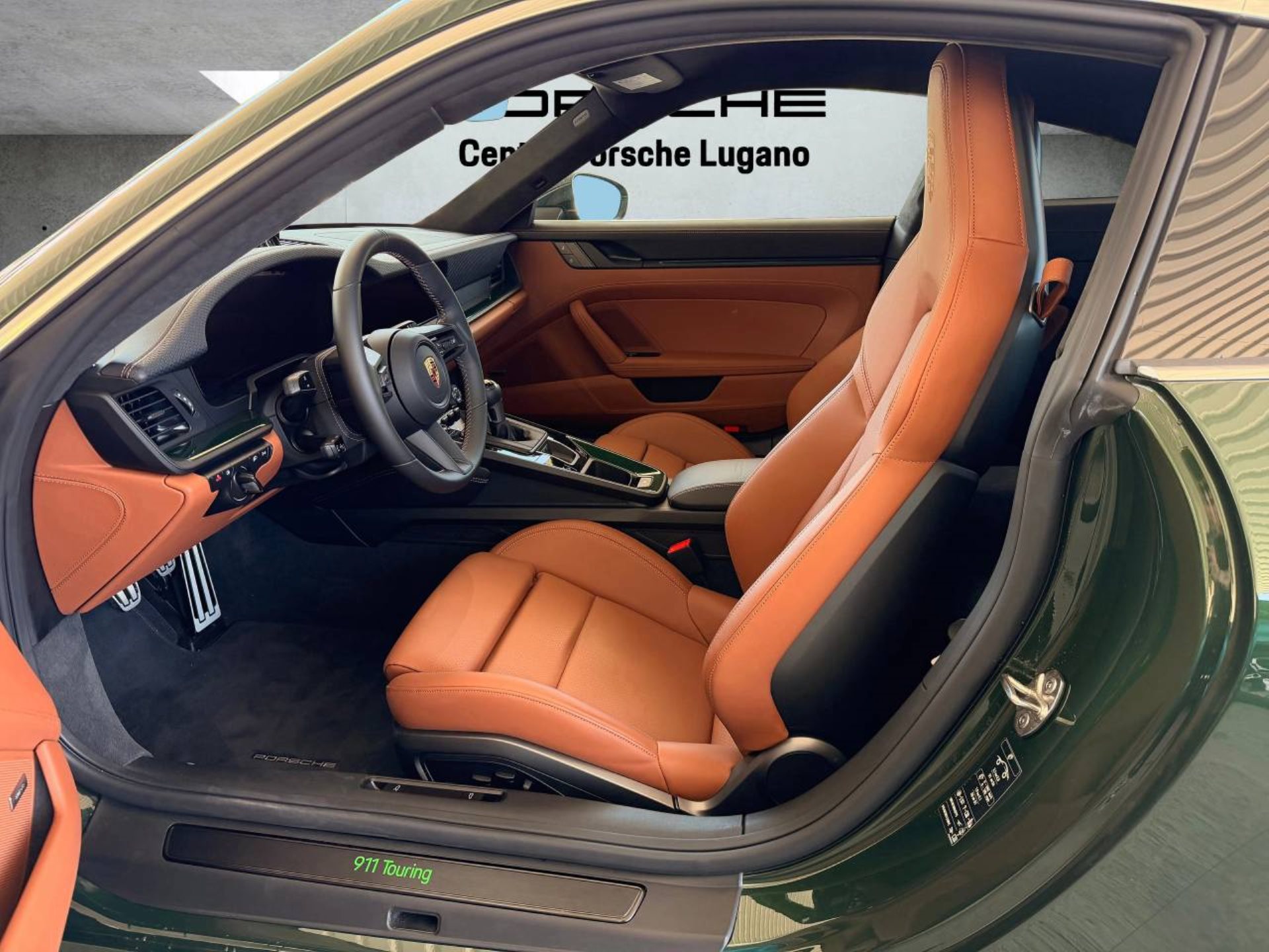 PORSCHE 911 GT3 con pacchetto Touring-showroom-element-3
