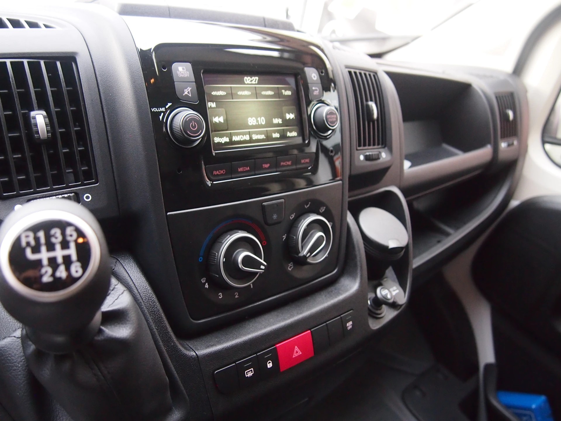 CITROEN Jumper 35 2.2HDiCont. L4H3-image-9