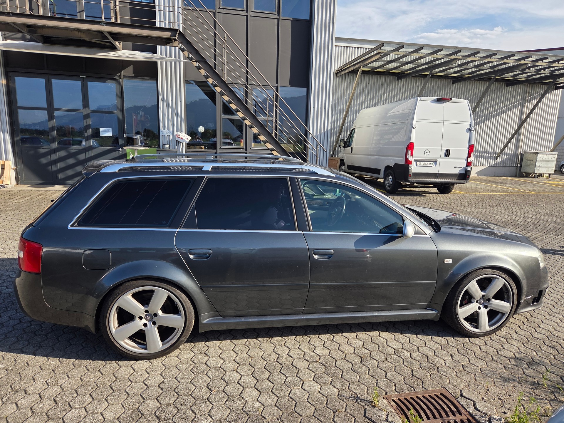AUDI RS6 Avant quattro tiptronic-image-4