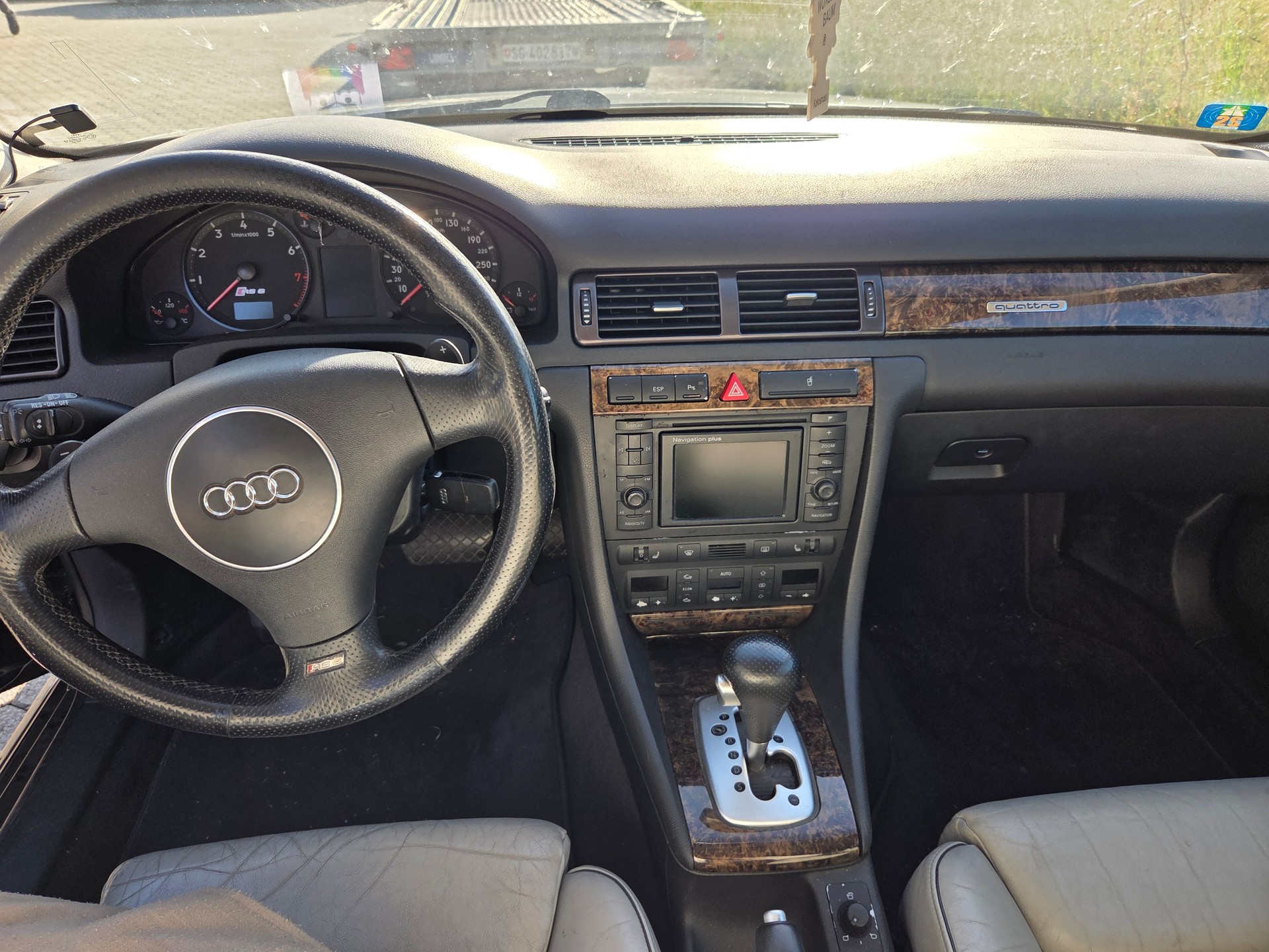 AUDI RS6 Avant quattro tiptronic-image-6