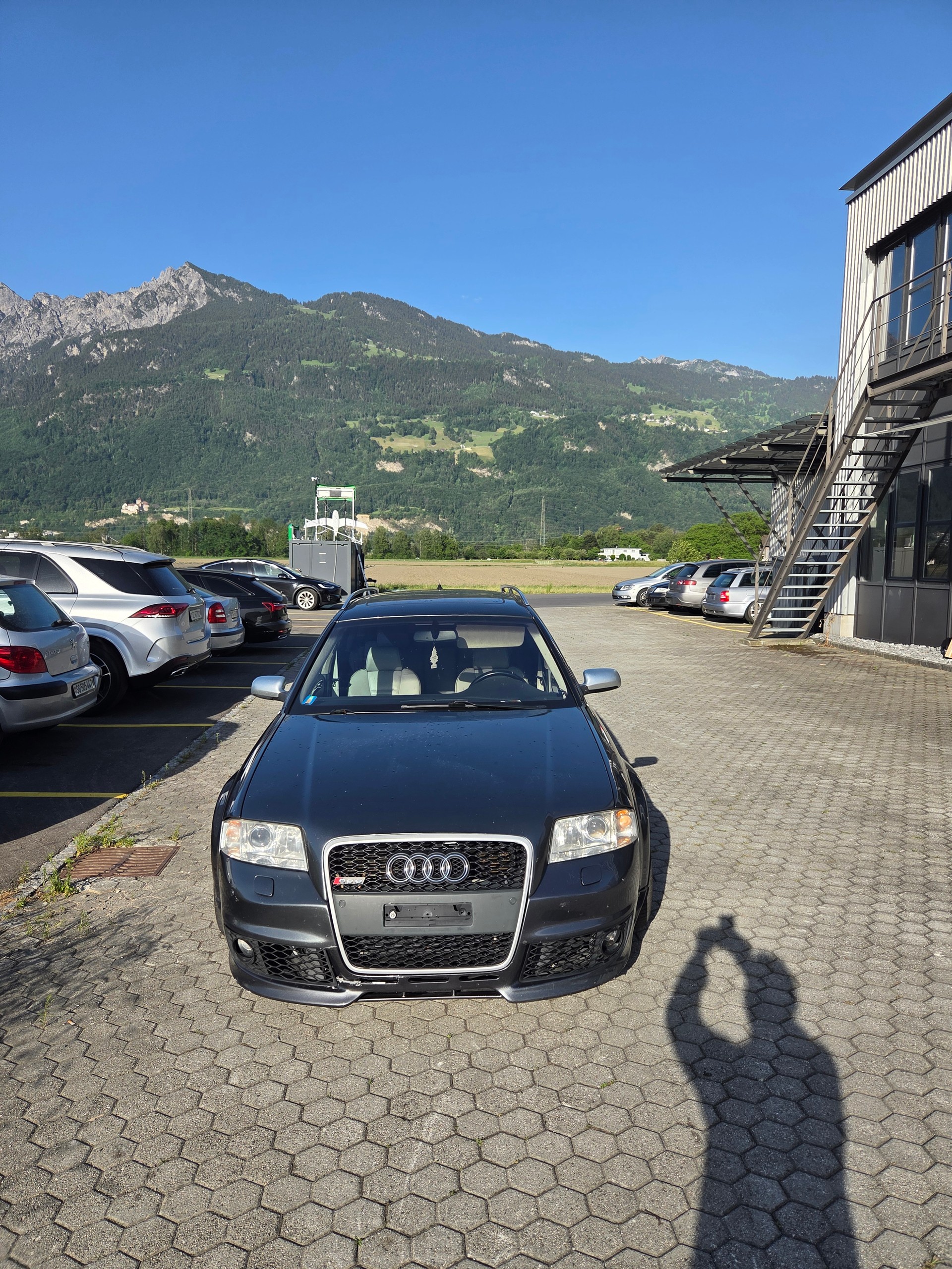 AUDI RS6 Avant quattro tiptronic-image-0