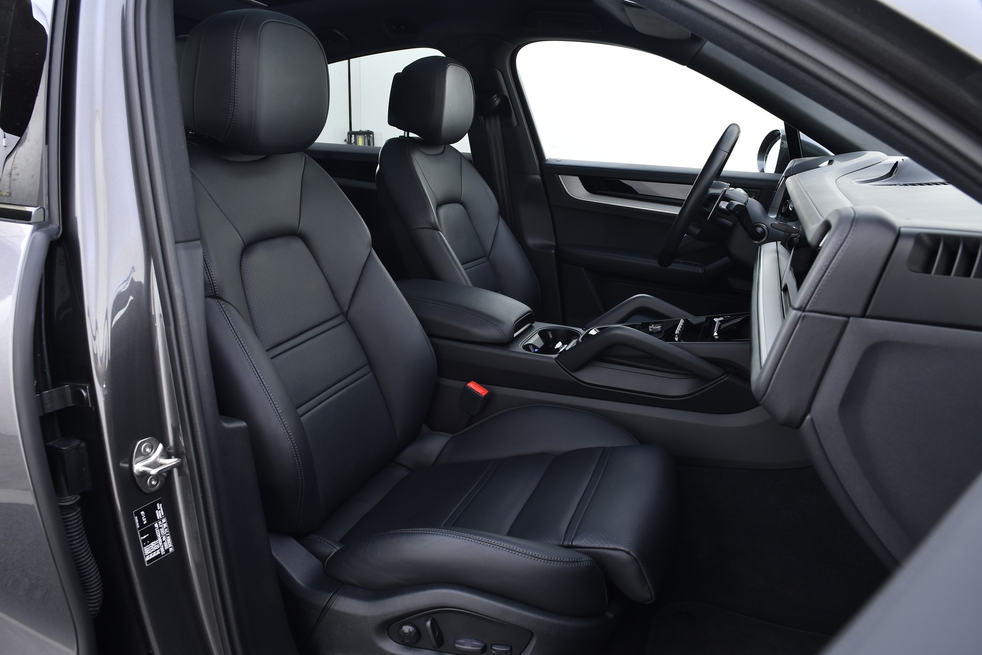 PORSCHE Cayenne S Coupé E-Hybrid Tiptronic-image-19