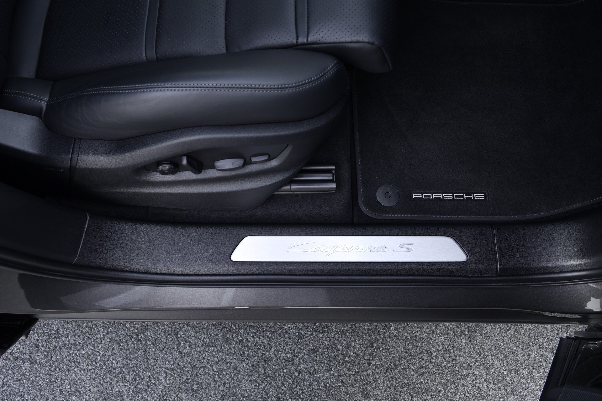 PORSCHE Cayenne S Coupé E-Hybrid Tiptronic-image-18