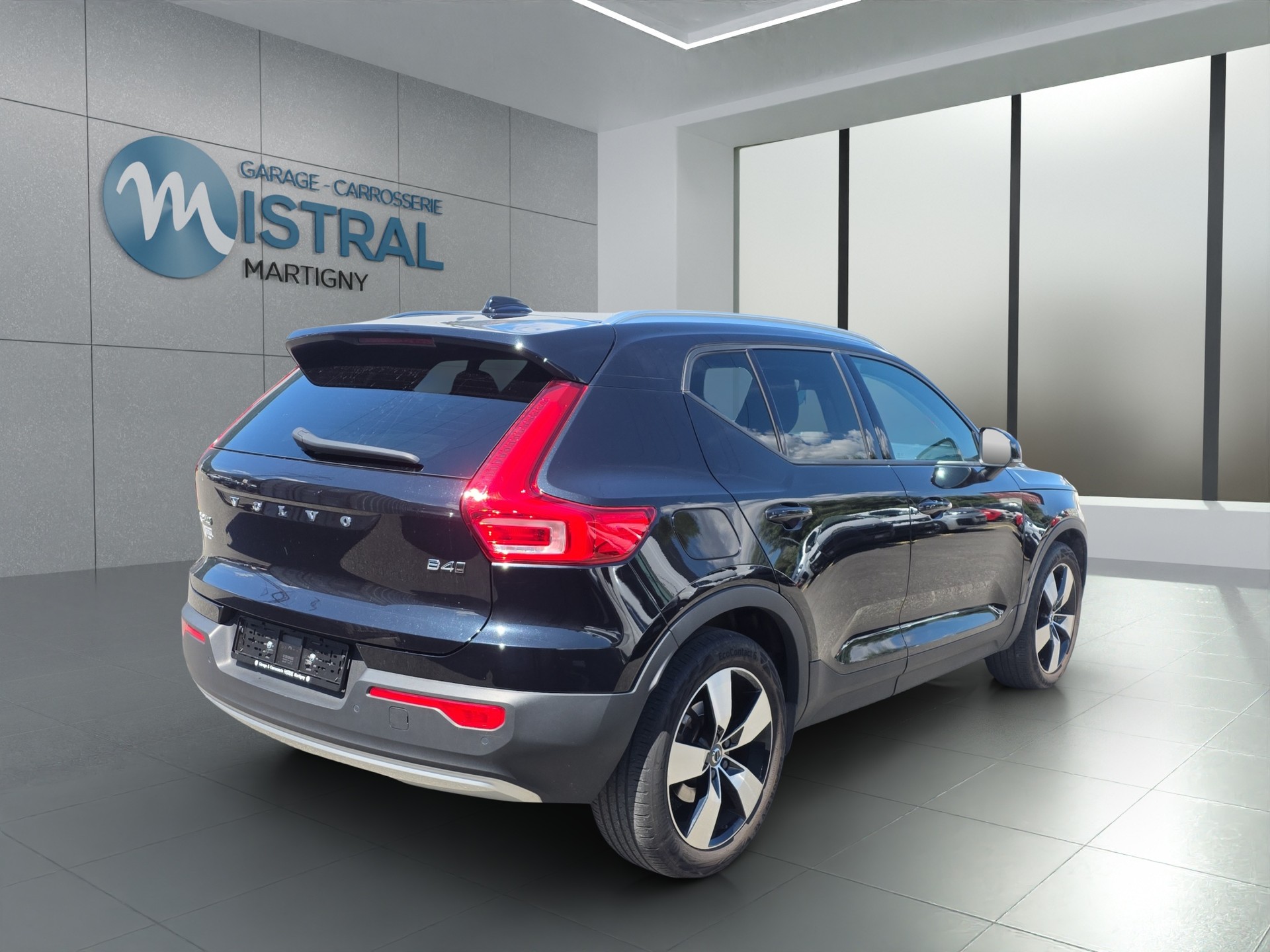 VOLVO XC40 2.0 B4 MH Inscription AWD-image-4
