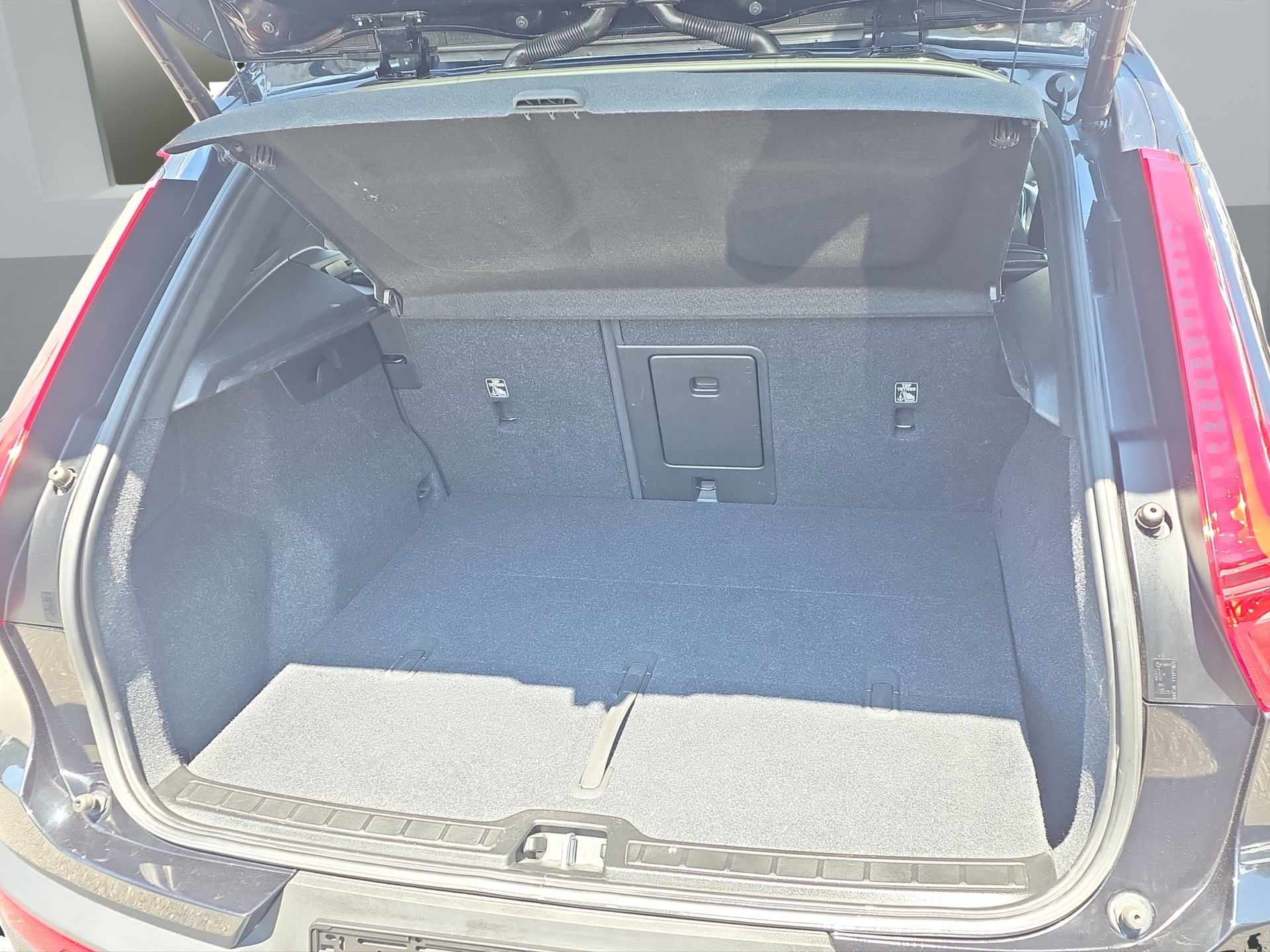 VOLVO XC40 2.0 B4 MH Inscription AWD-image-15