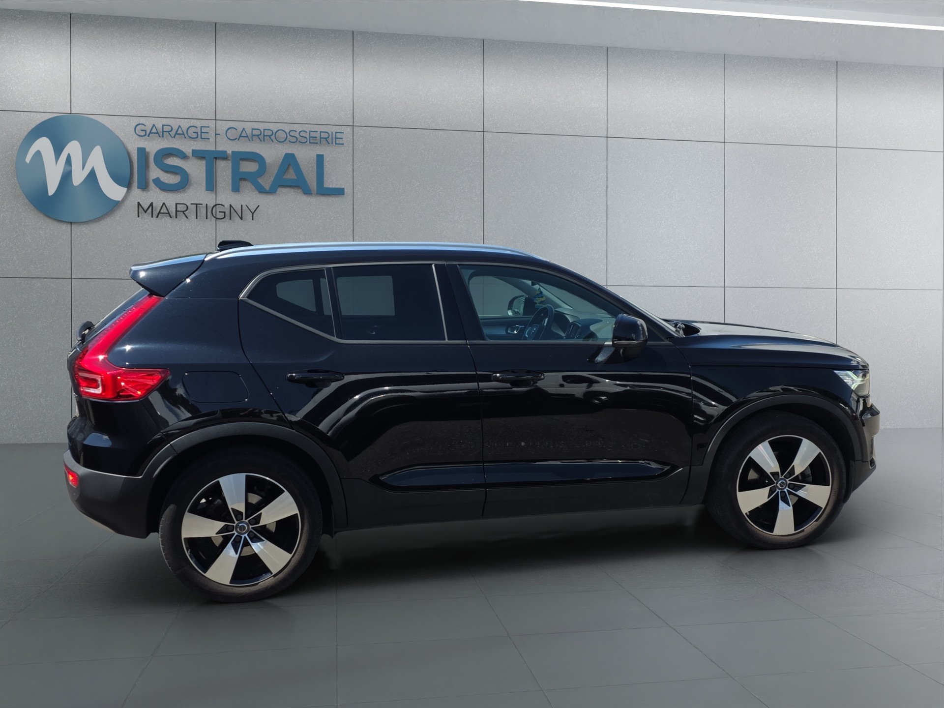 VOLVO XC40 2.0 B4 MH Inscription AWD-image-5