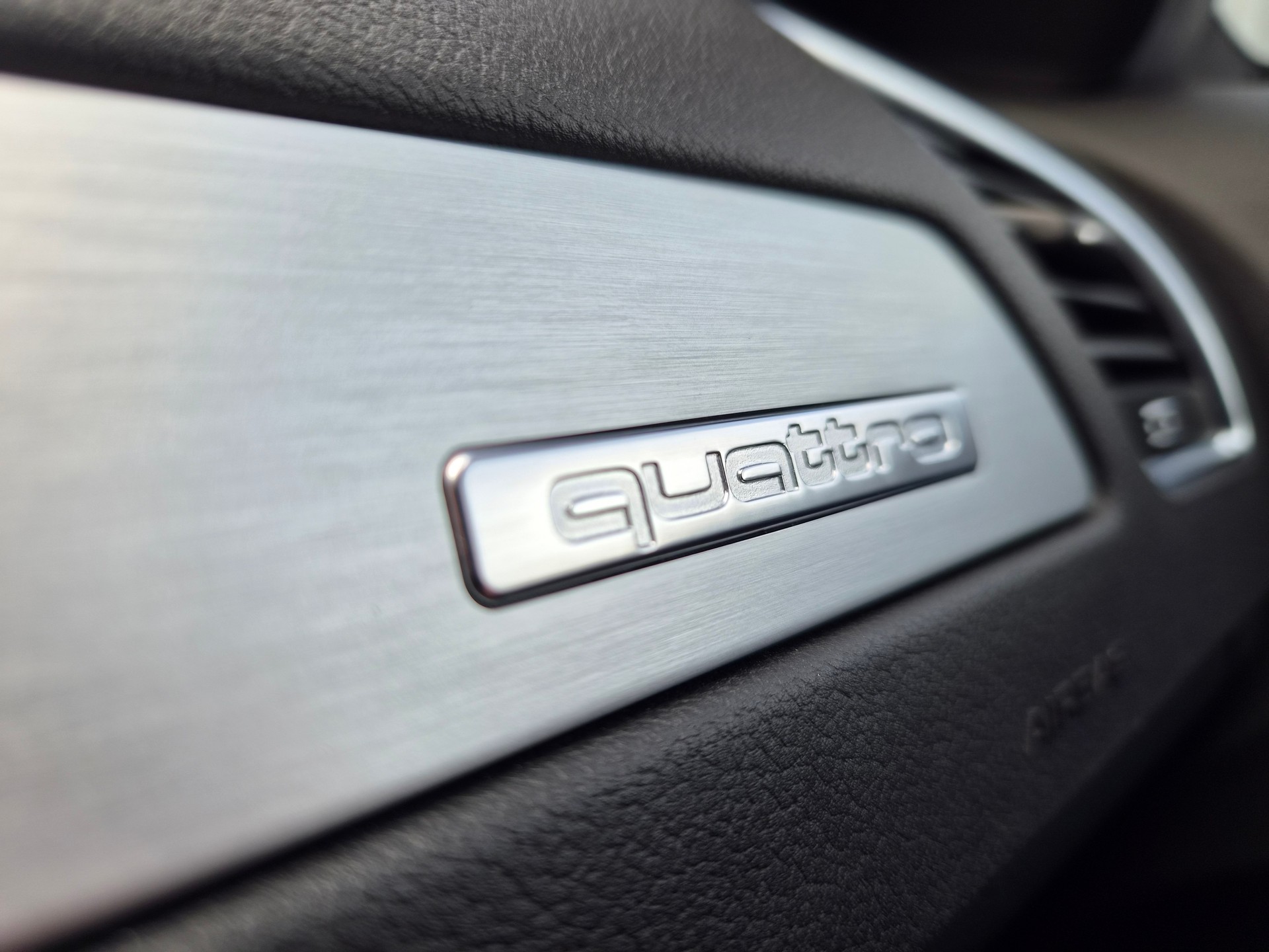 AUDI A4 Avant 2.0 TDI quattro S-tronic-image-20