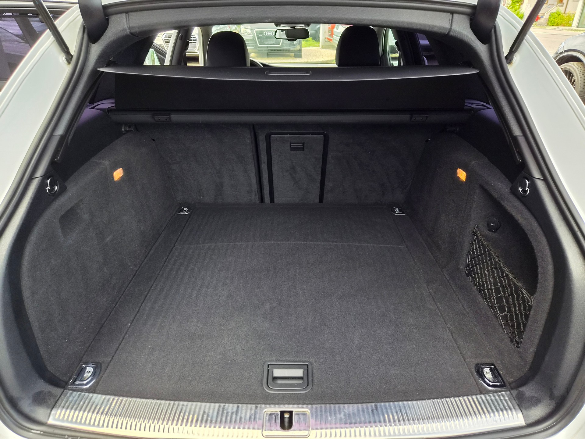 AUDI A4 Avant 2.0 TDI quattro S-tronic-image-11