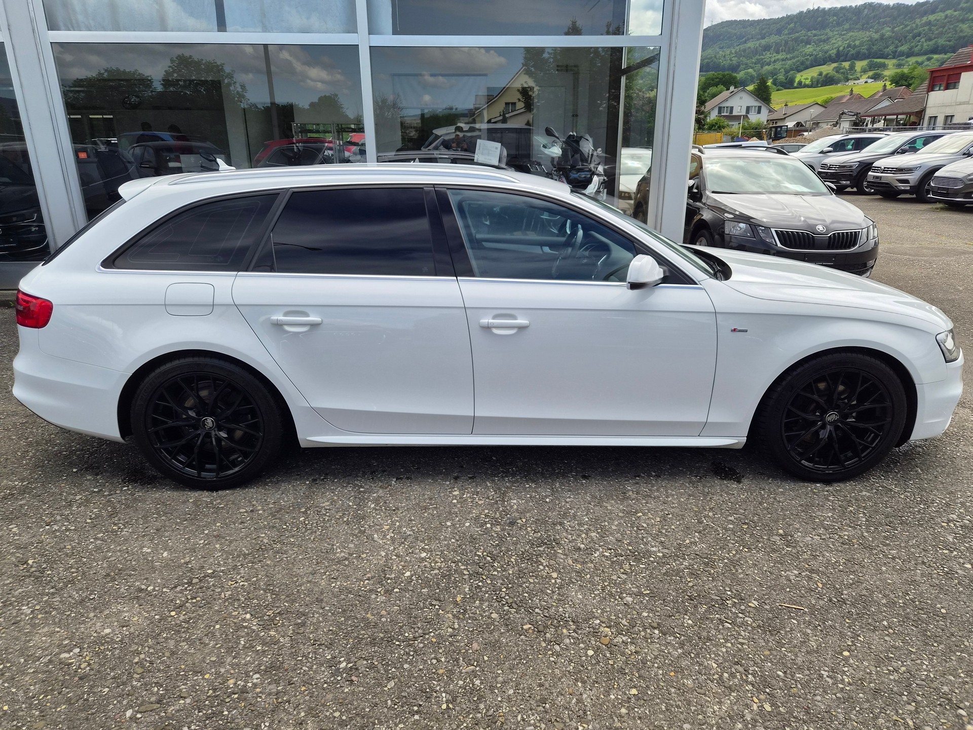AUDI A4 Avant 2.0 TDI quattro S-tronic-image-6