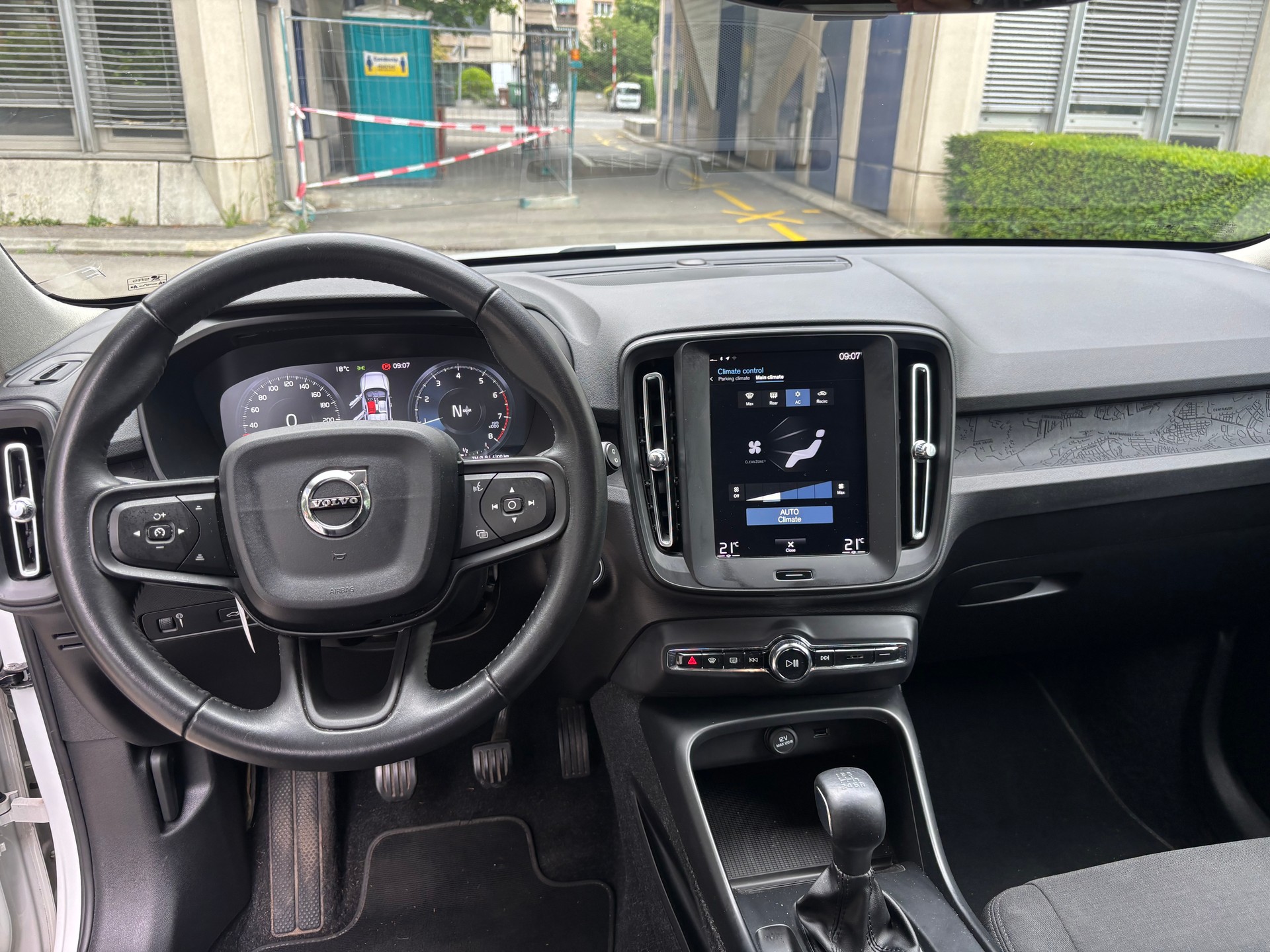VOLVO XC40 T3 FIRST EDITION-image-7