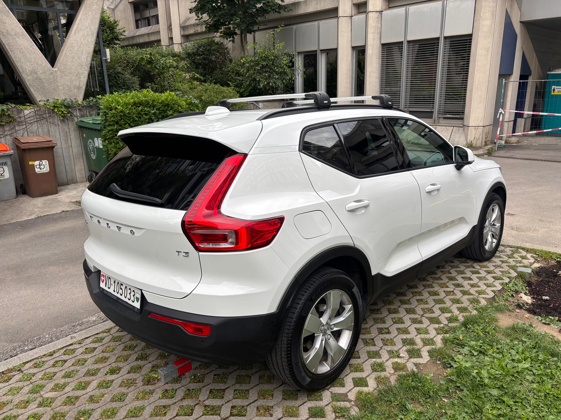 VOLVO XC40 T3 FIRST EDITION-image-3