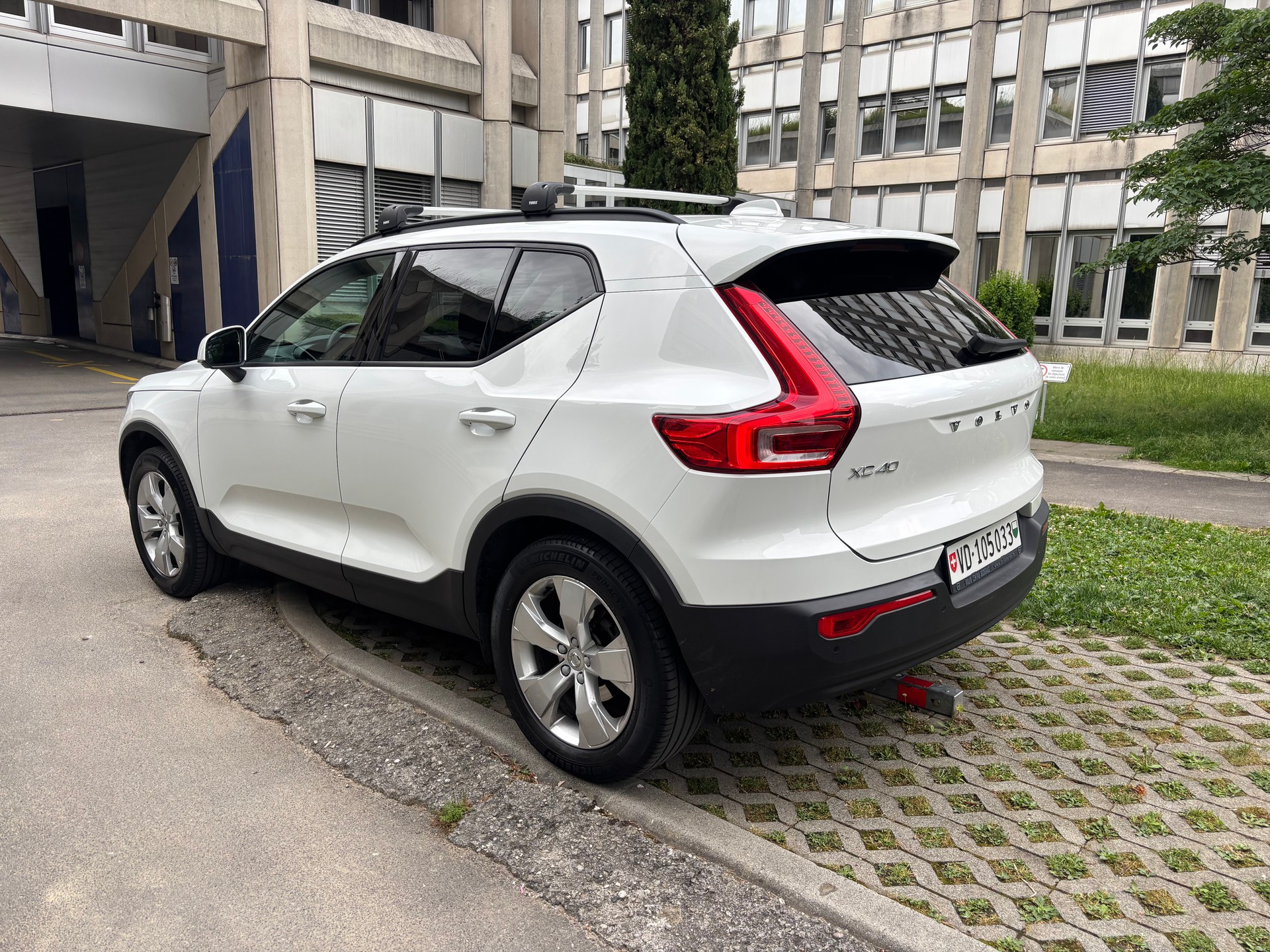 VOLVO XC40 T3 FIRST EDITION-image-1