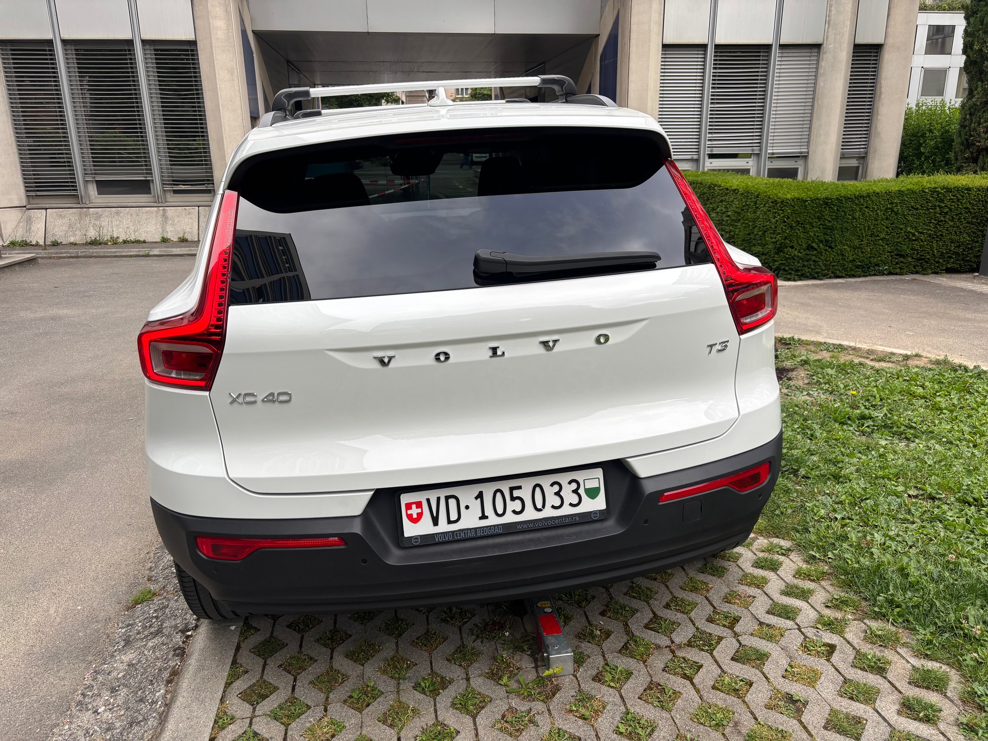 VOLVO XC40 T3 FIRST EDITION-image-2