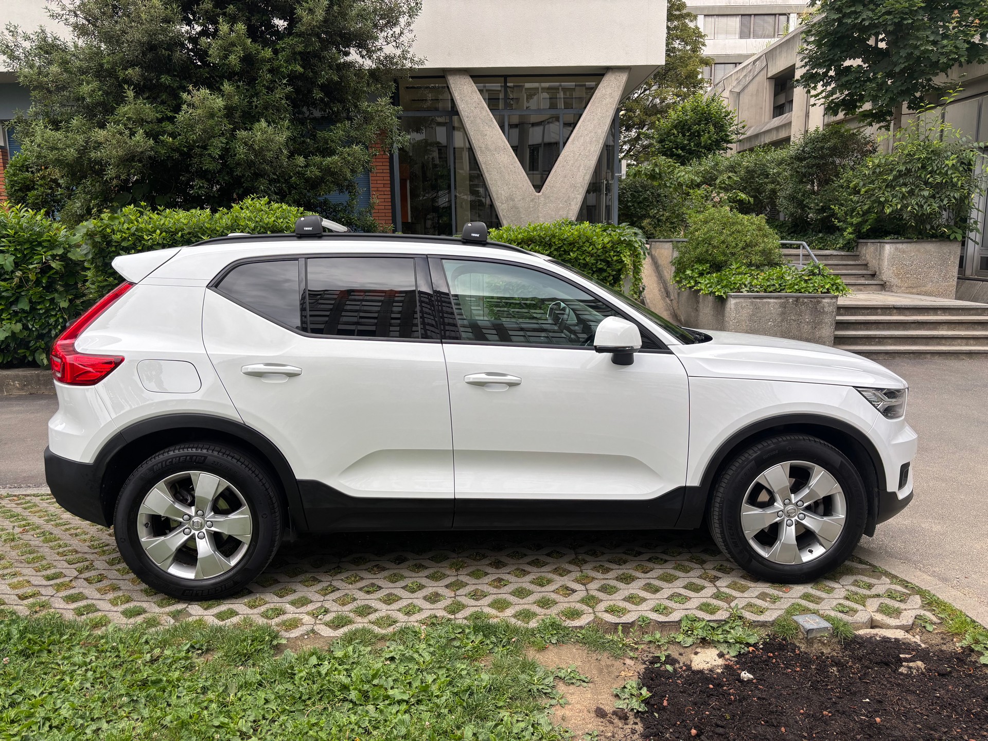 VOLVO XC40 T3 FIRST EDITION-image-4
