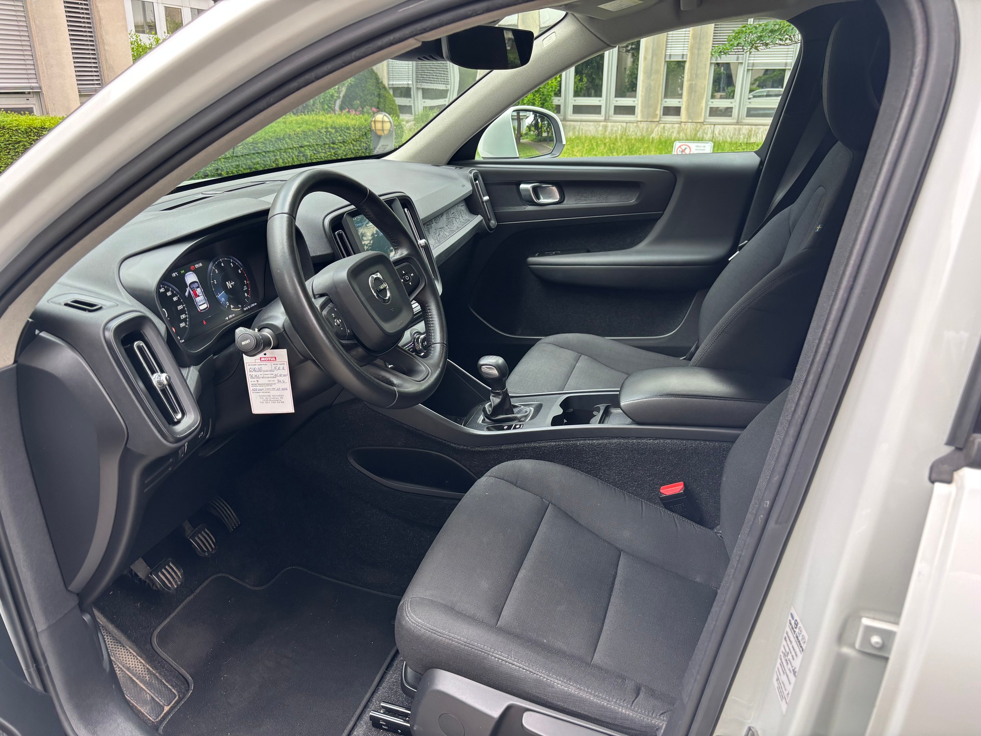 VOLVO XC40 T3 FIRST EDITION-image-8
