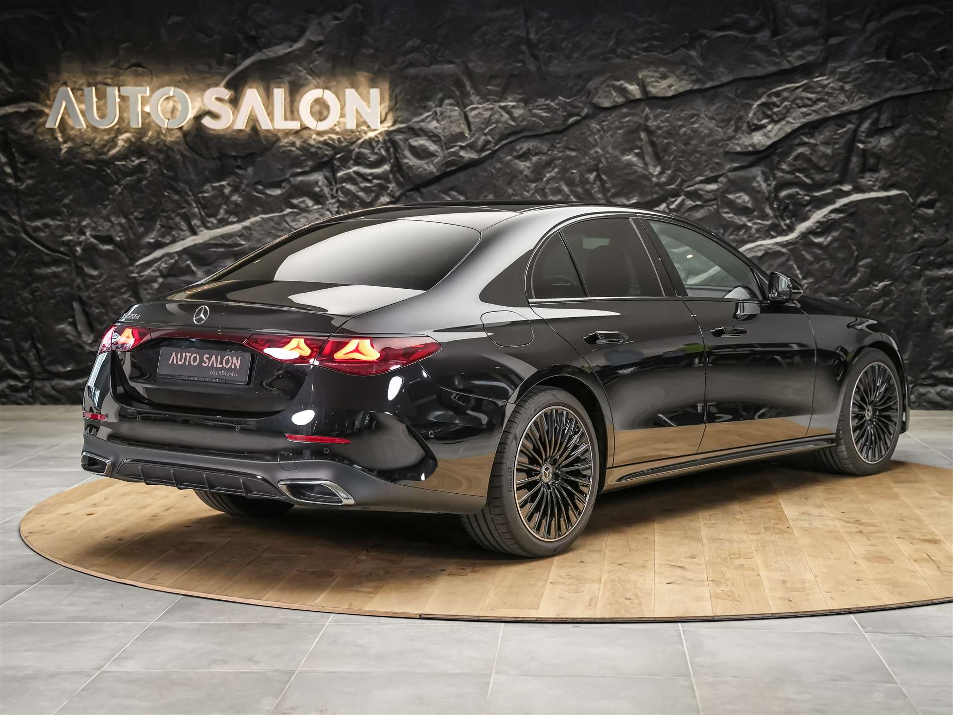 MERCEDES-BENZ E 220 d AMG Line *Werksgarantie*Supercreen*Standheizung*-image-5