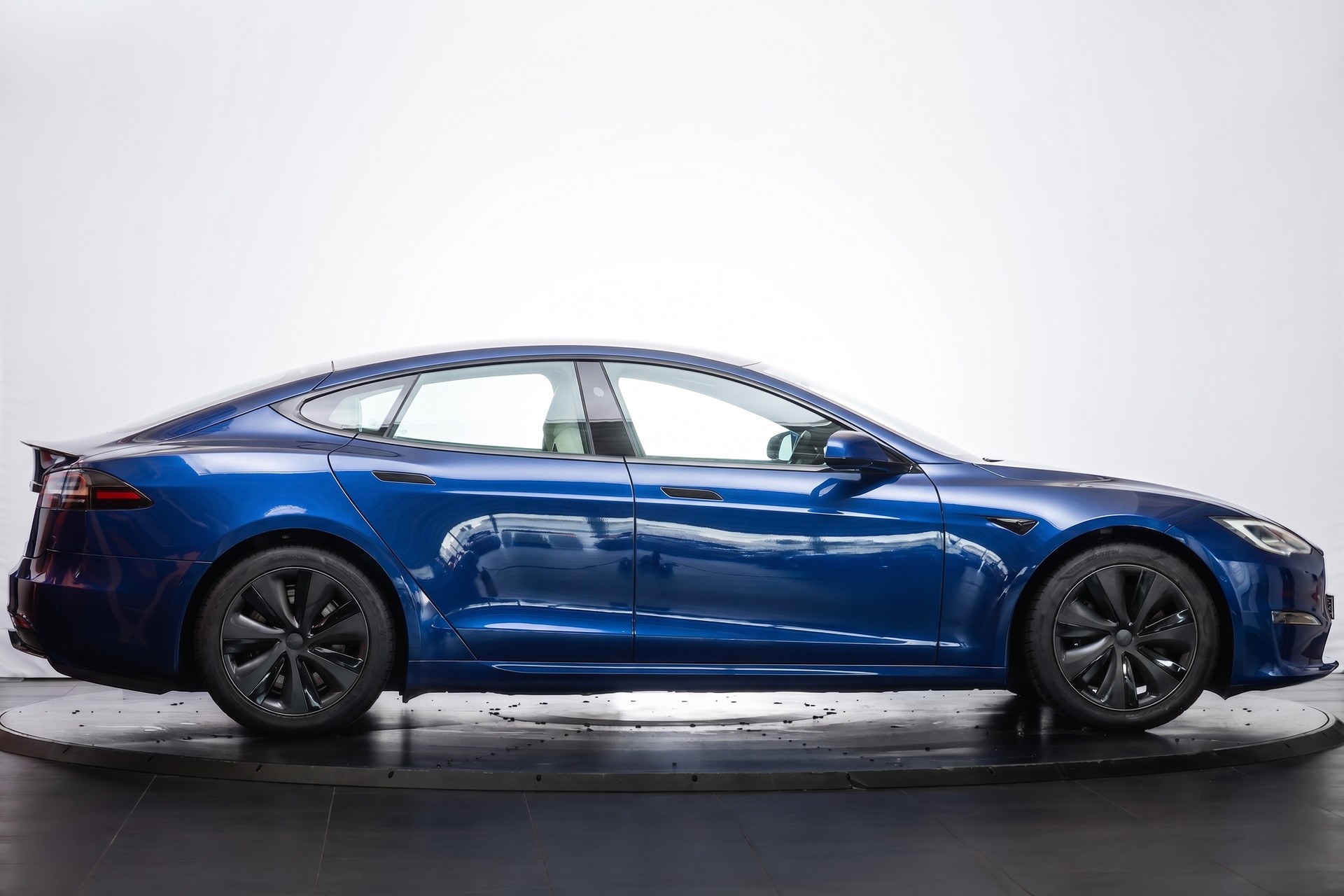 TESLA Model S 100 kWh Palladium-image-3
