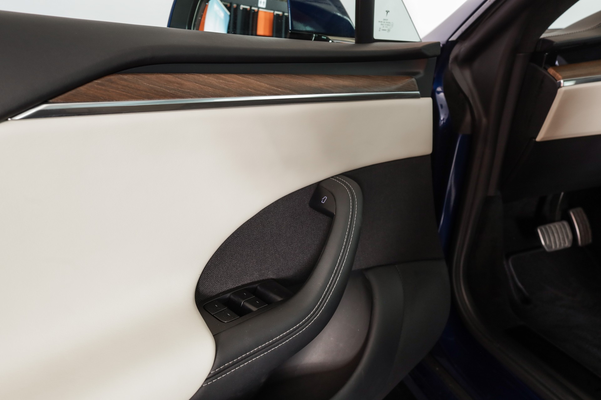TESLA Model S 100 kWh Palladium-image-15
