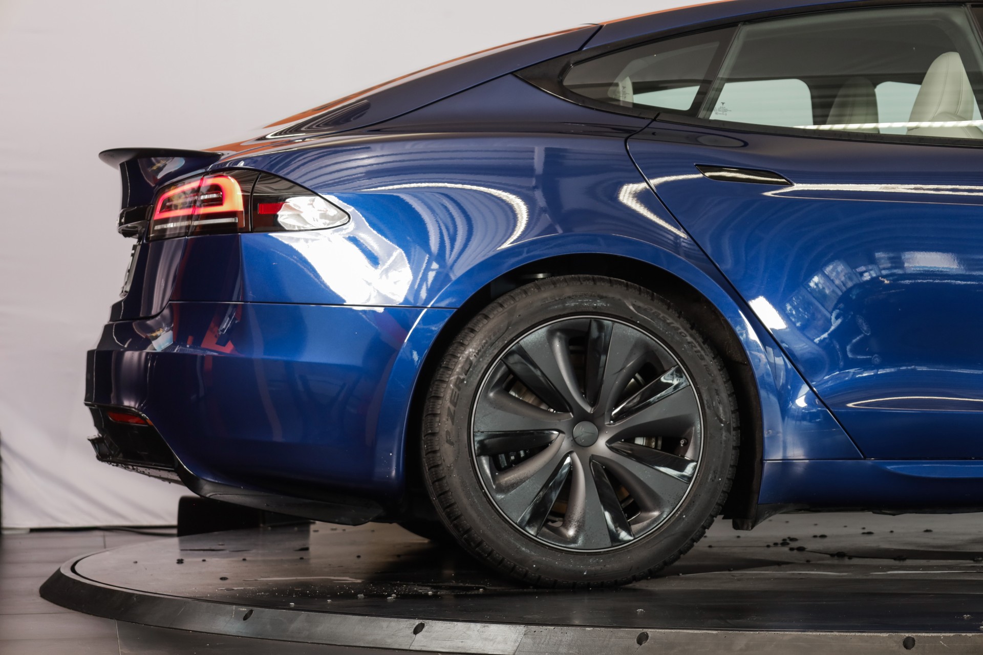 TESLA Model S 100 kWh Palladium-image-8