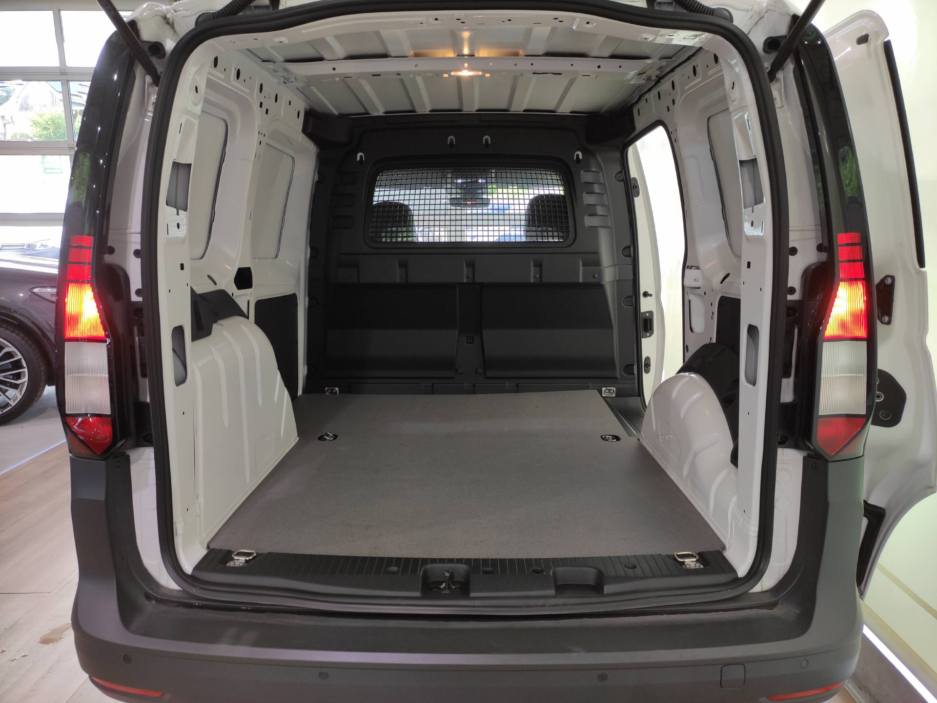 VW Caddy Kaw. 2.0 TDI 102 BlueMT Entry-image-9