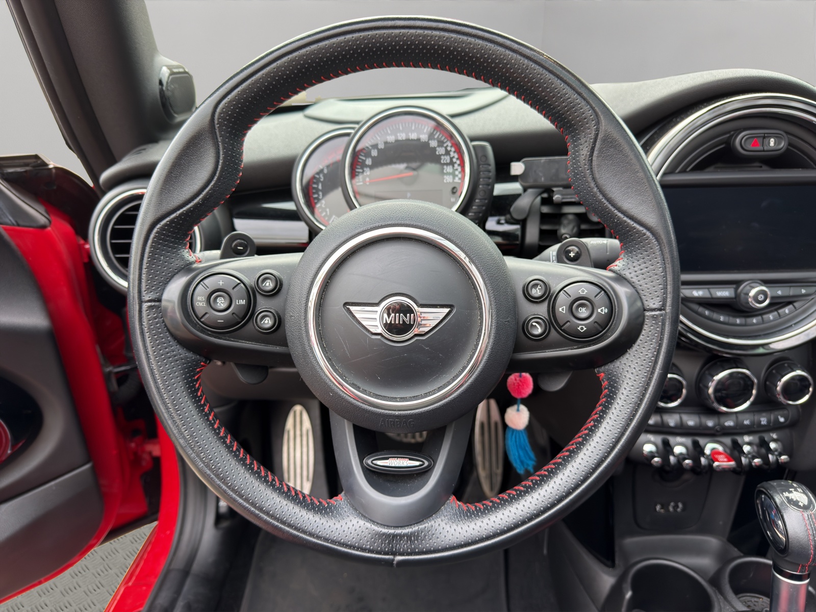 MINI Cooper John Cooper Works Cabriolet Steptronic-image-10