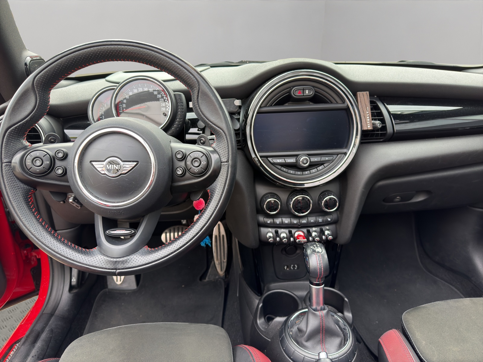 MINI Cooper John Cooper Works Cabriolet Steptronic-image-9