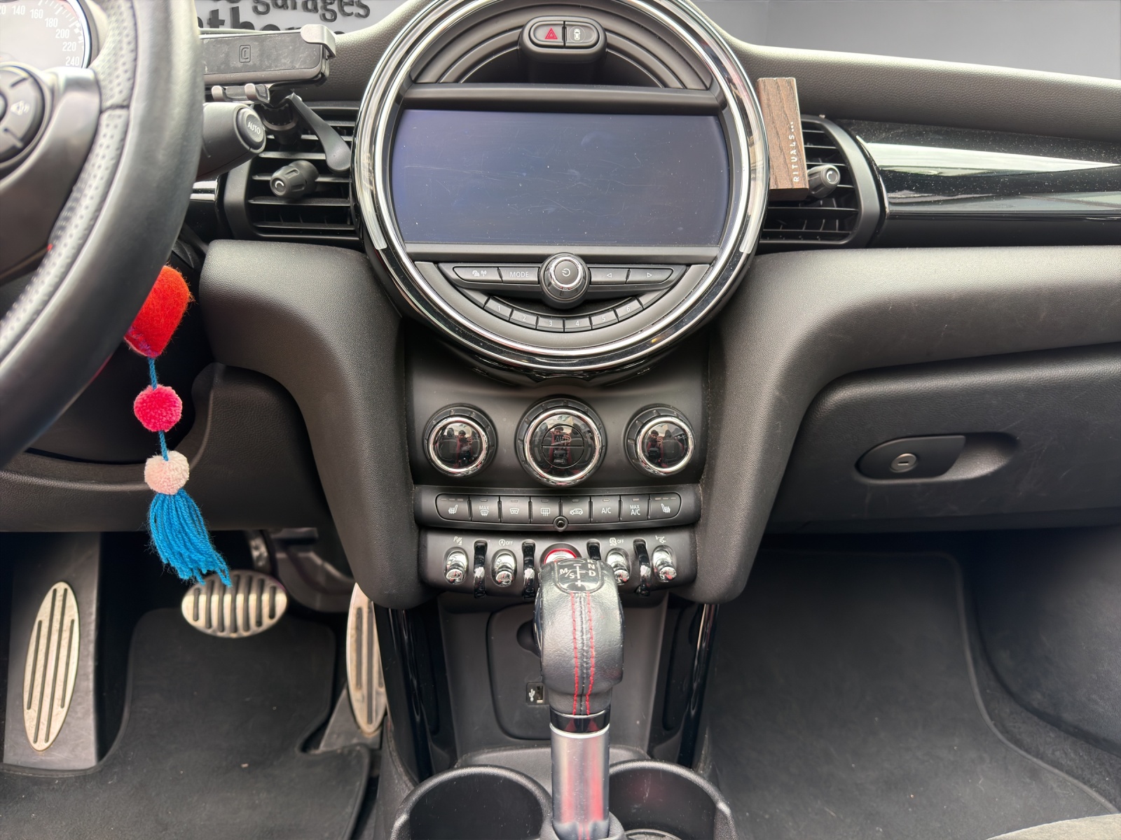 MINI Cooper John Cooper Works Cabriolet Steptronic-image-11