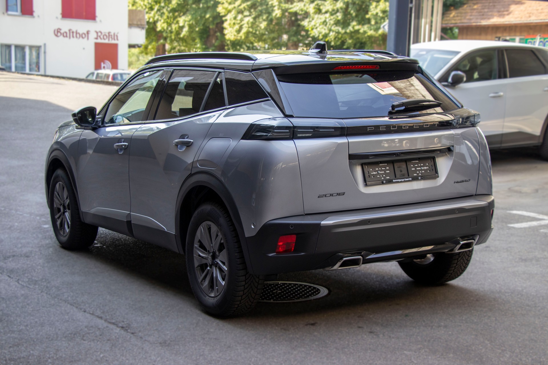 PEUGEOT 2008 1.2 145 MHEV GT-image-1