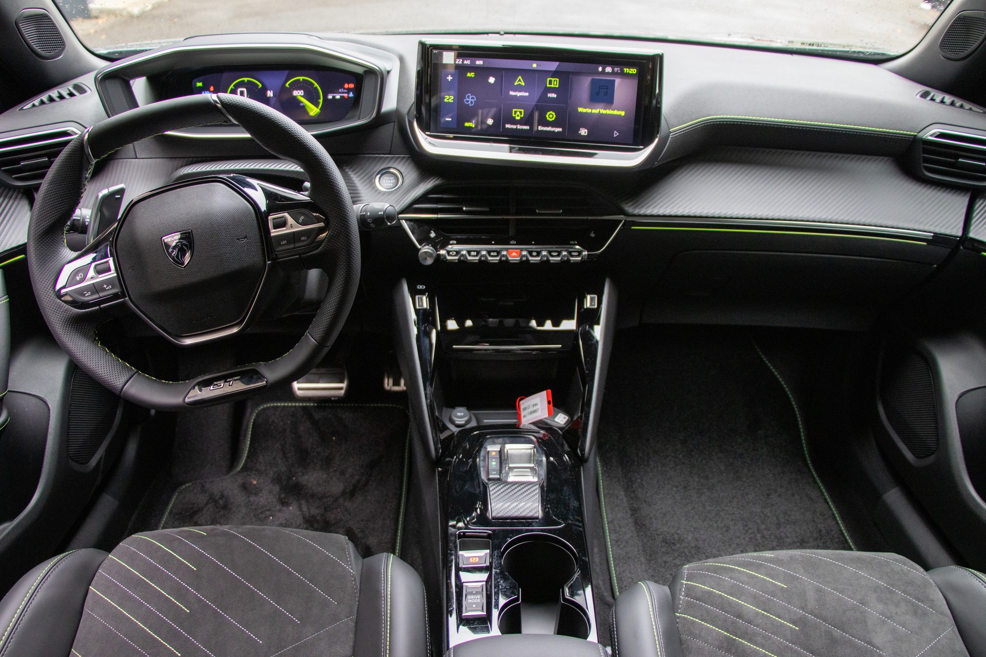 PEUGEOT 2008 1.2 145 MHEV GT-image-6