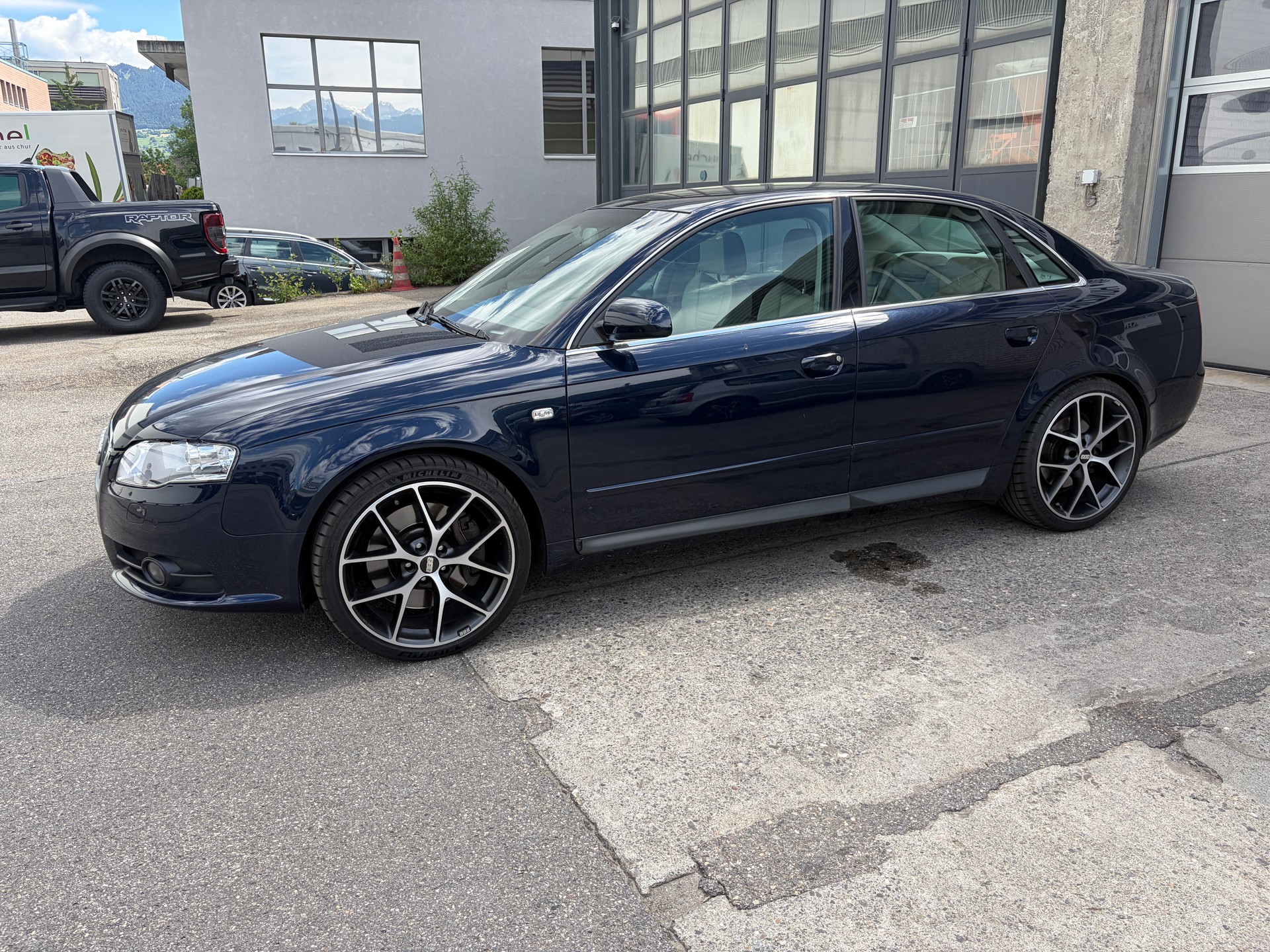 AUDI S4 Limousine 4.2 V8 quattro-image-2