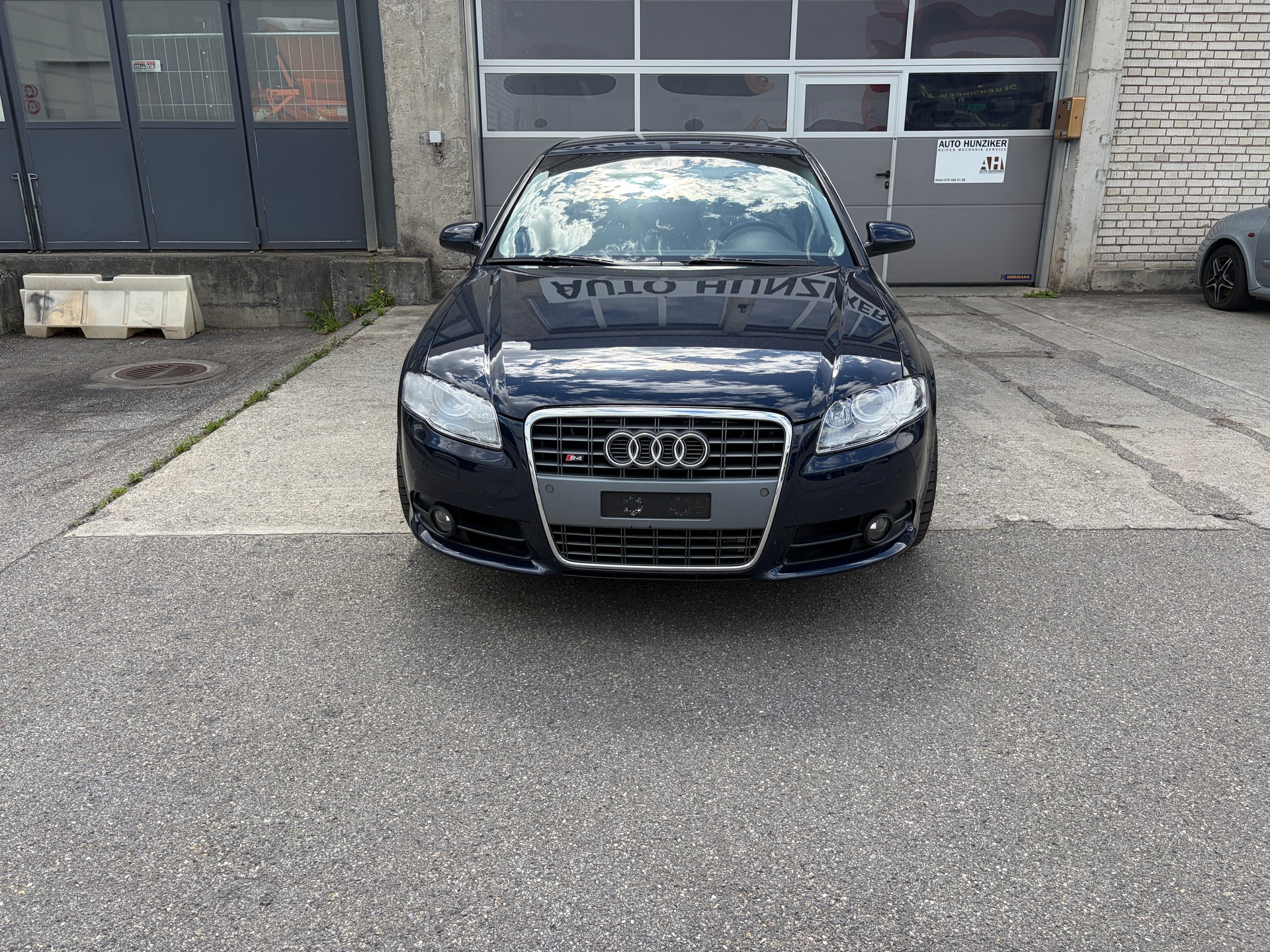 AUDI S4 Limousine 4.2 V8 quattro-image-3