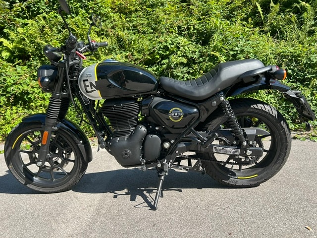 ROYAL ENFIELD Hntr 350 Dapper-showroom-element-1