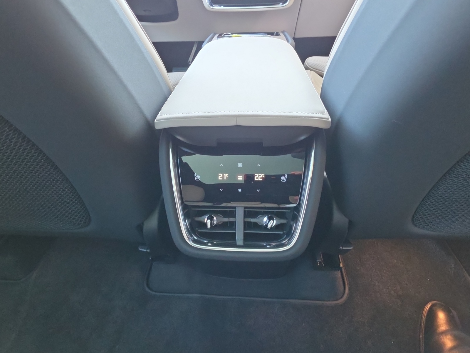VOLVO EX90 Twin Performance Ultra AWD-image-10