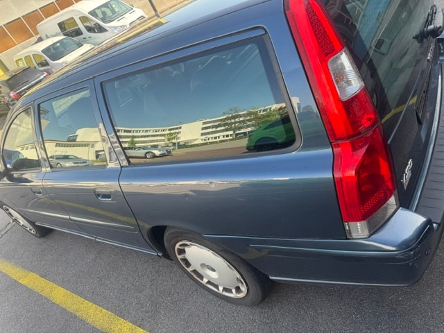 VOLVO V70 2.4D Kinetic-image-1